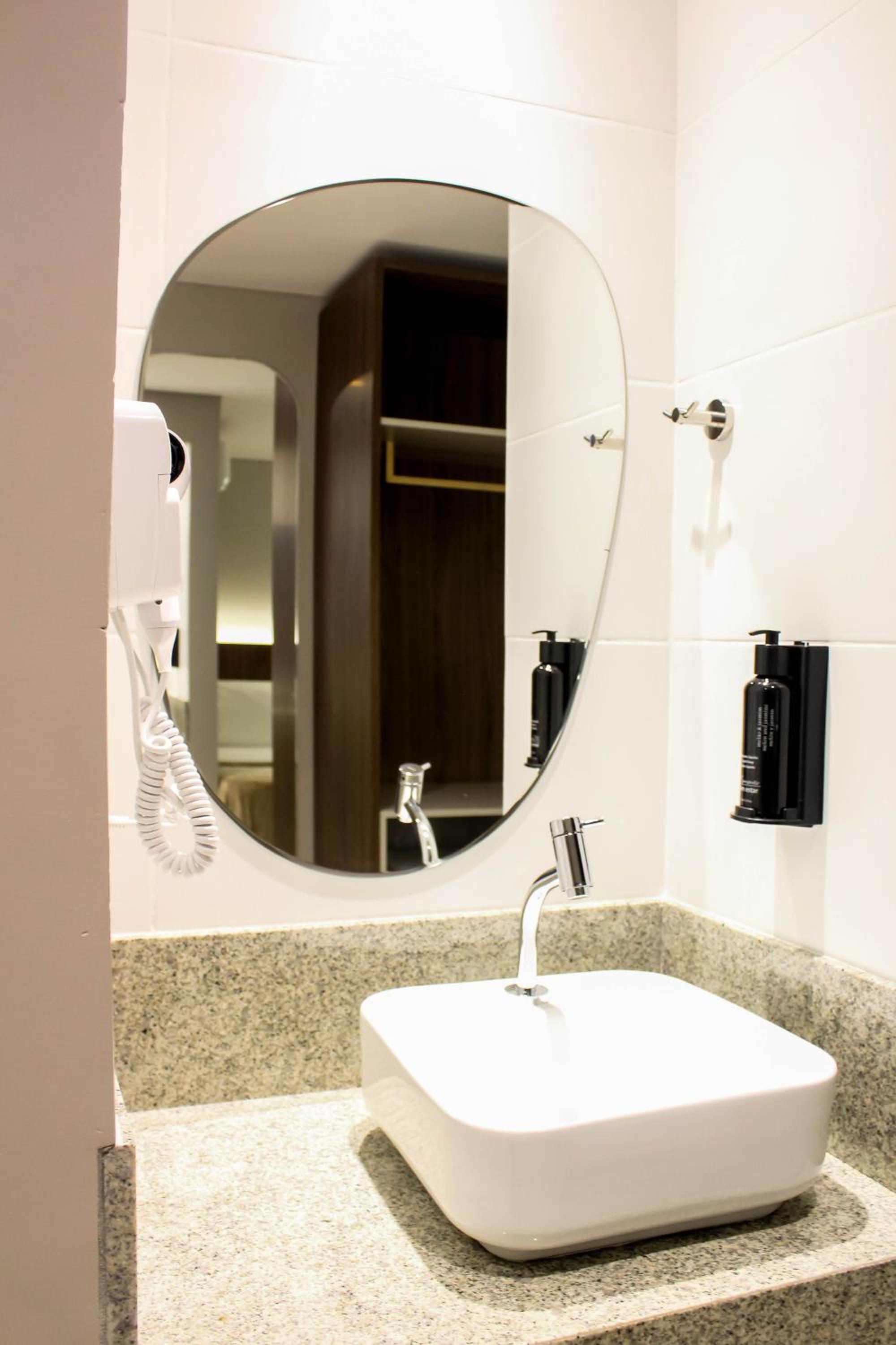 Deluxe Double or Twin Room photo 3