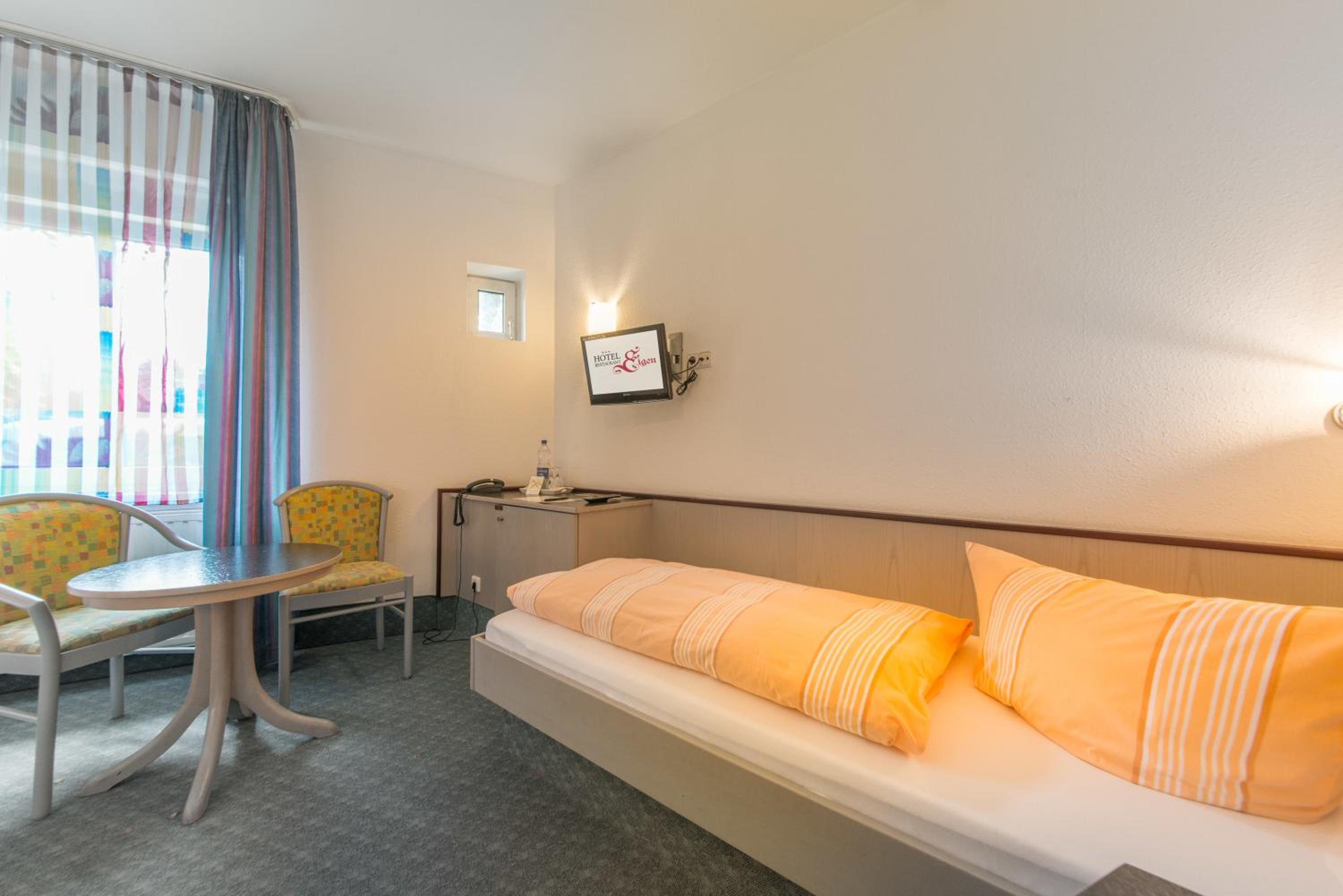 Standard Twin Room - Photo 1