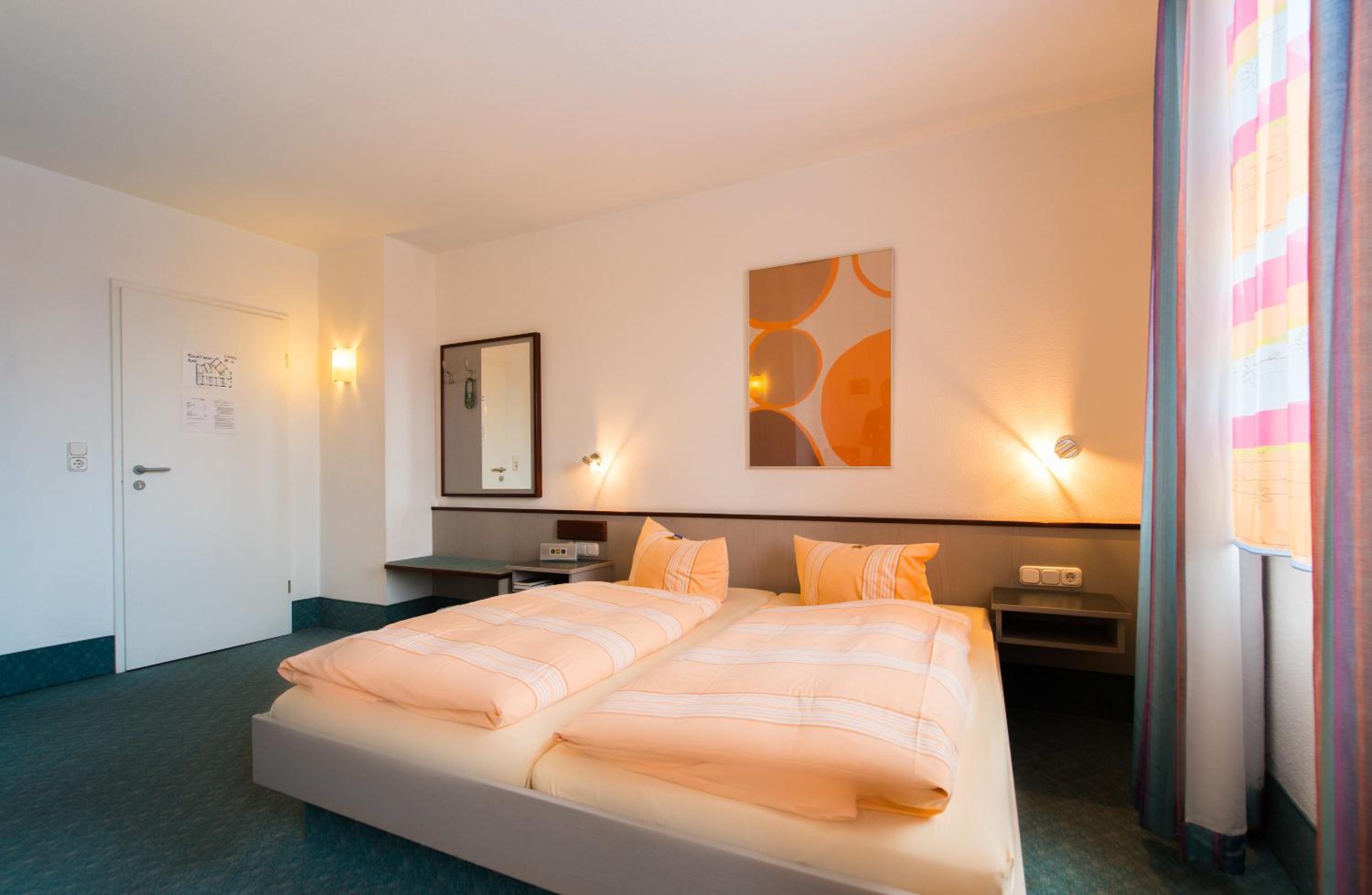 Standard Double Room with Shower - Photo 1