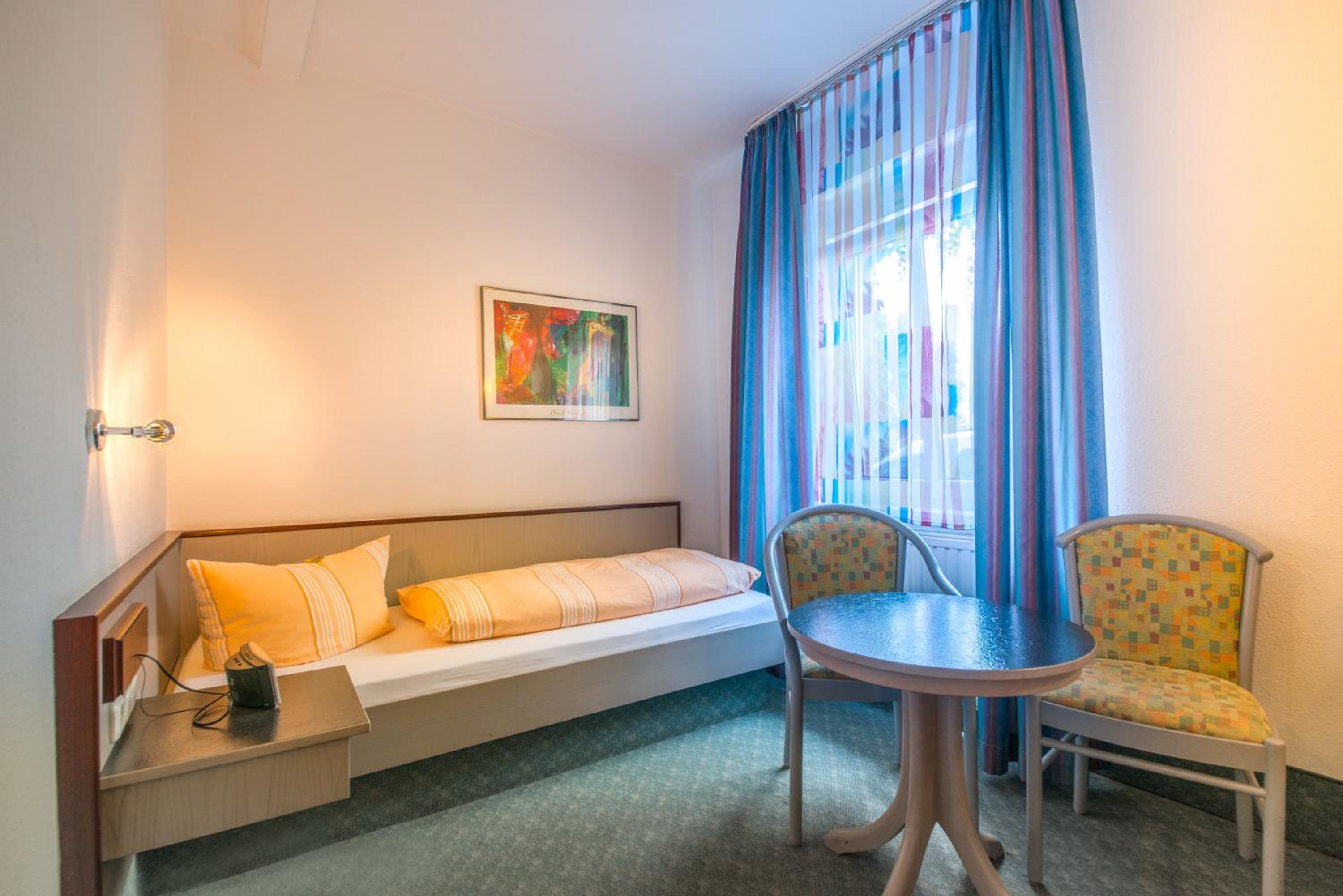 Standard Twin Room - Photo 2
