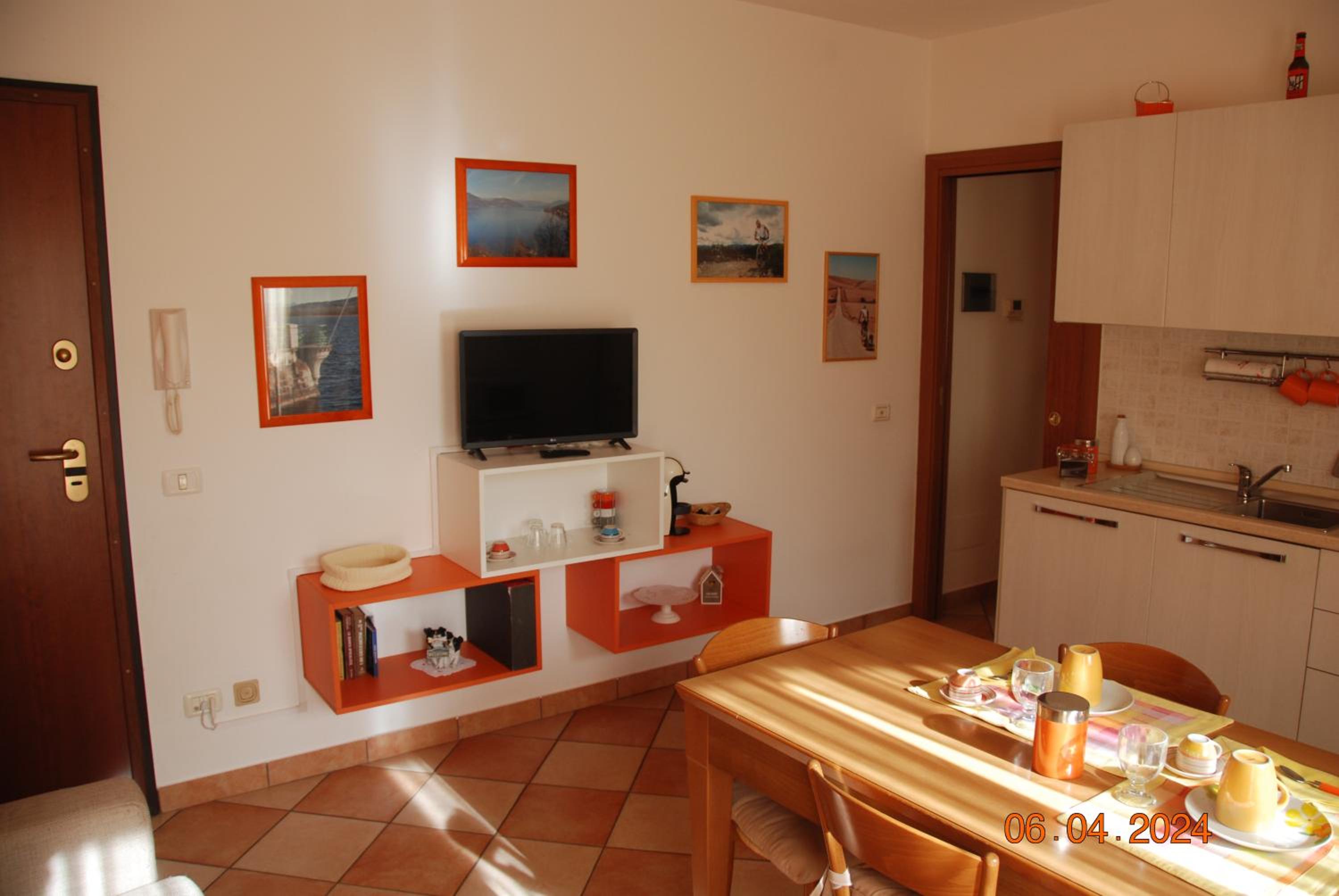 One-Bedroom Apartment photo 1