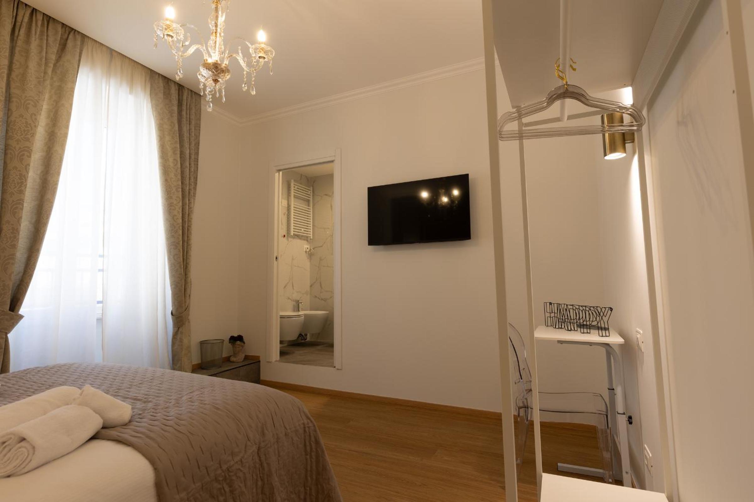 Deluxe King Room photo 3