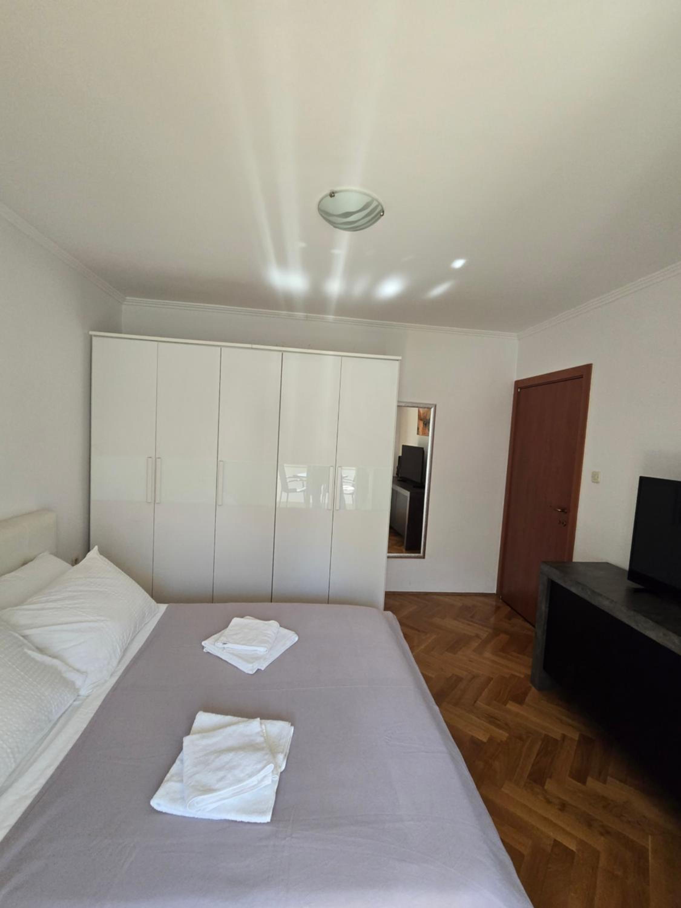 Deluxe One-Bedroom Apartment