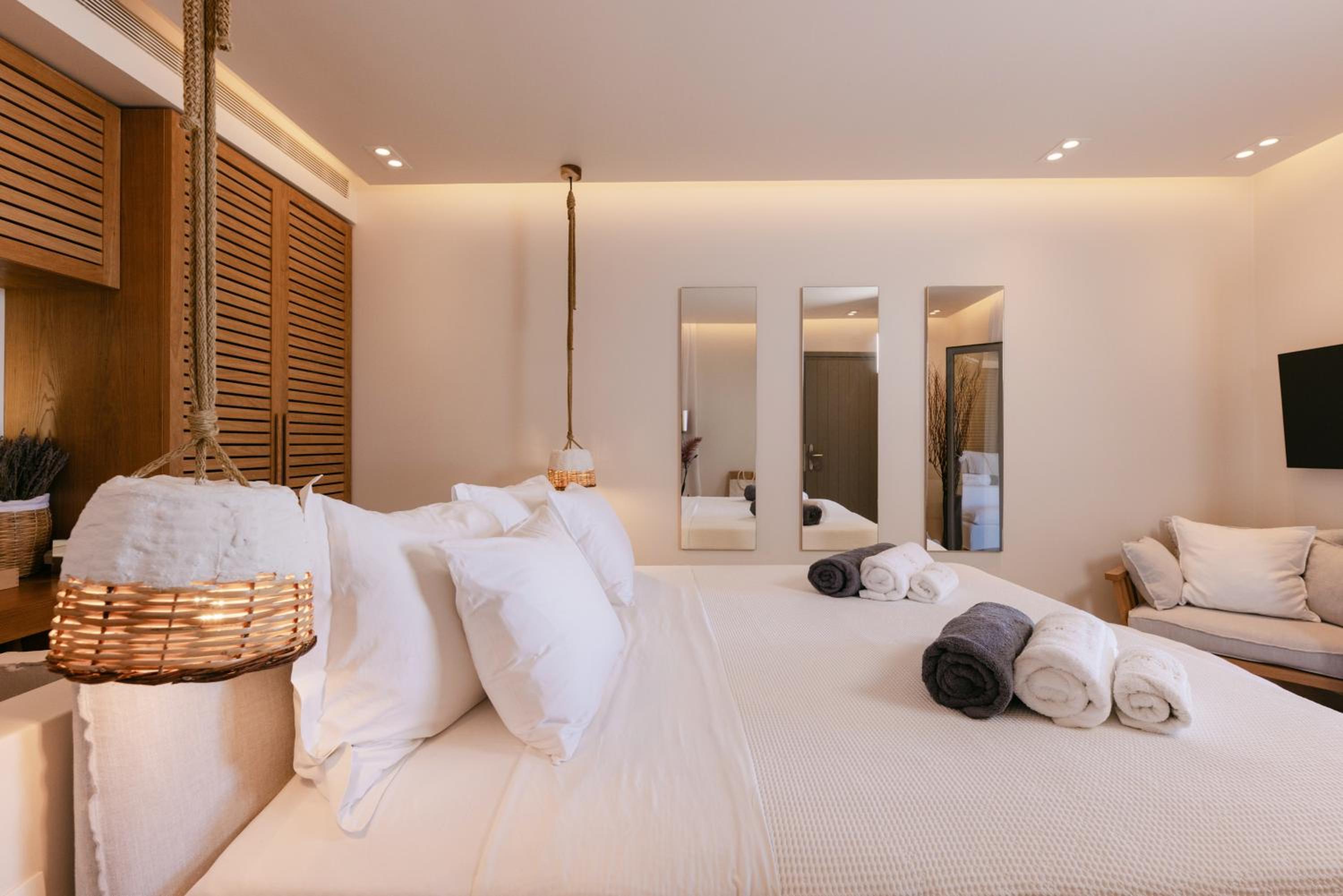 Partial Sea View Room with Private Garden and Outdoor Hot Tub photo 3