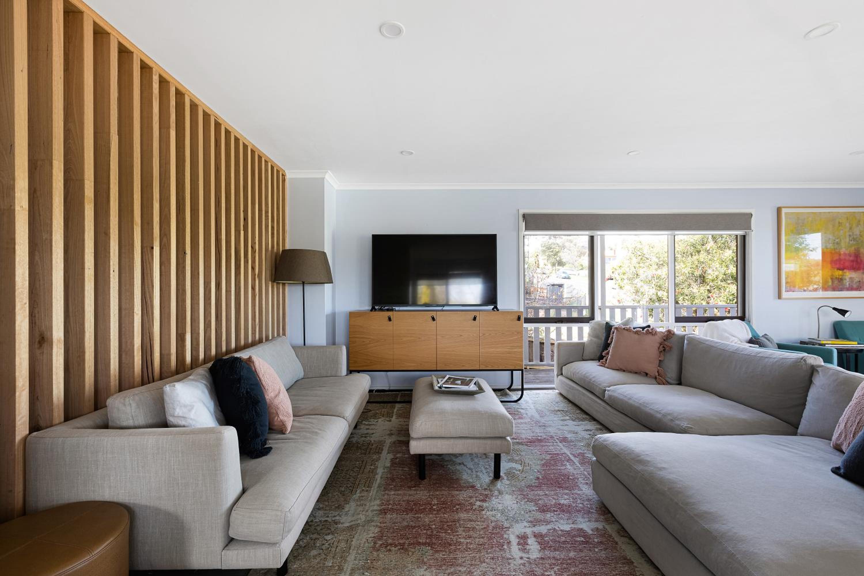 Five-Bedroom House photo 1