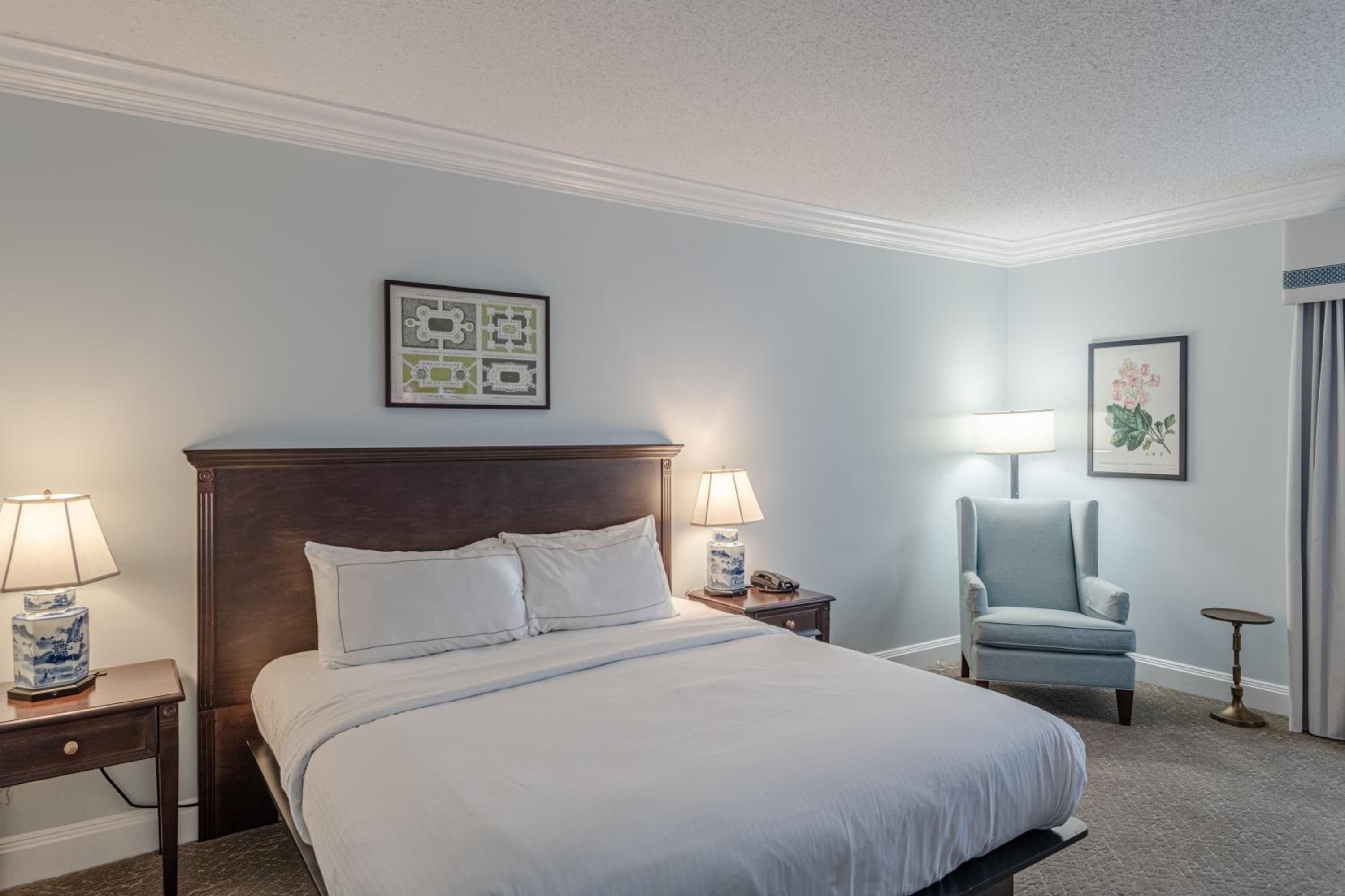 King Room with Bath Tub - Mobility Access - Photo 4