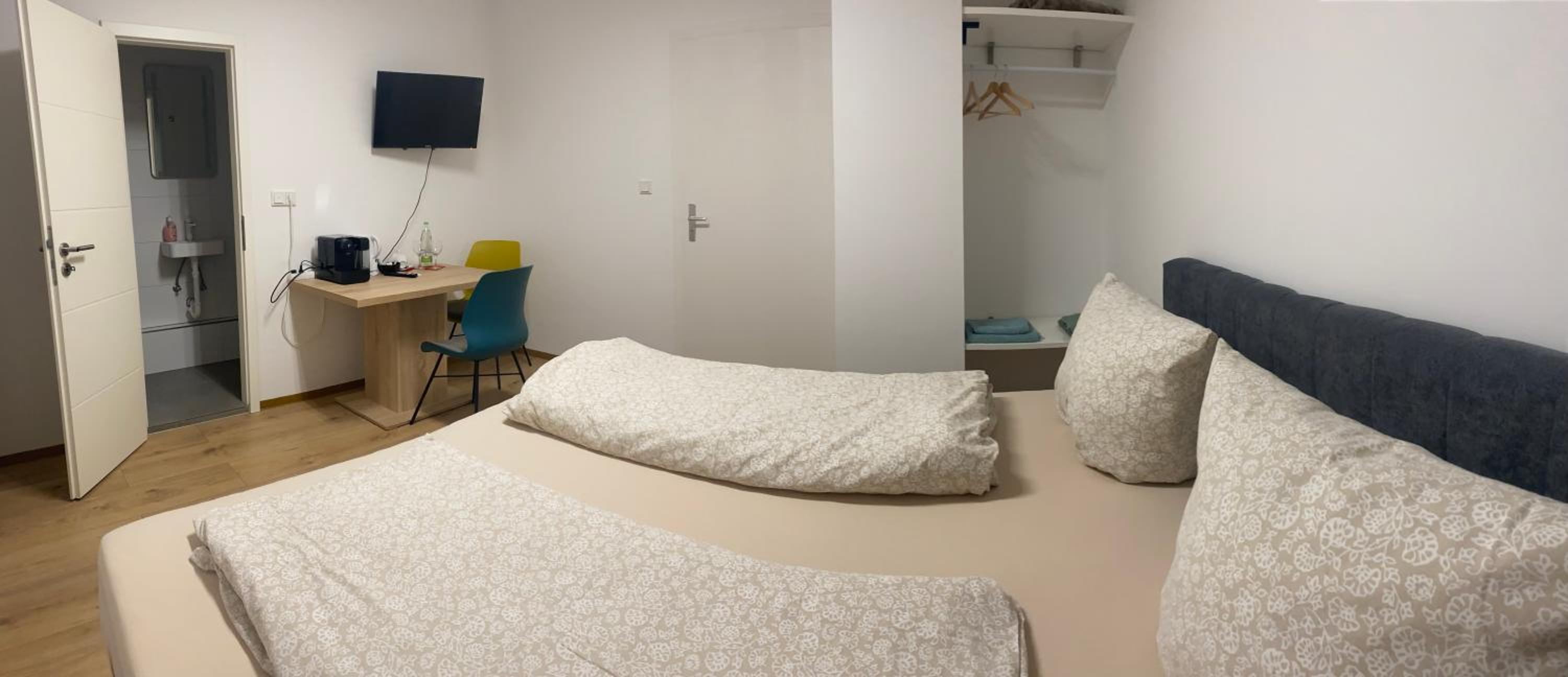Double Room with Private Bathroom photo 1