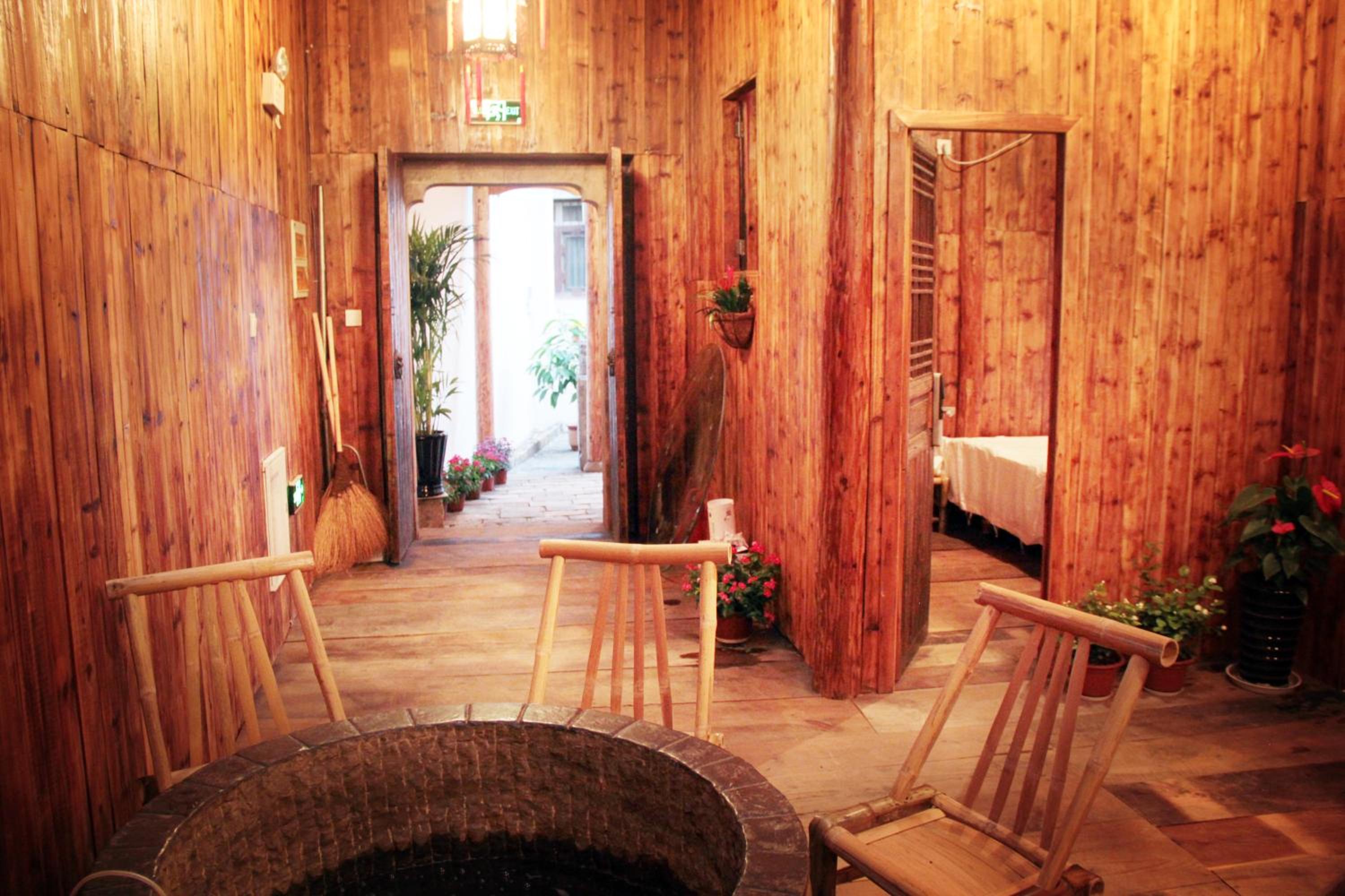 Queen Room - (Free Pick-Up From Huangshan North Railway Station And Huangshan Tunxi Airport + Afternoon Tea) photo 1