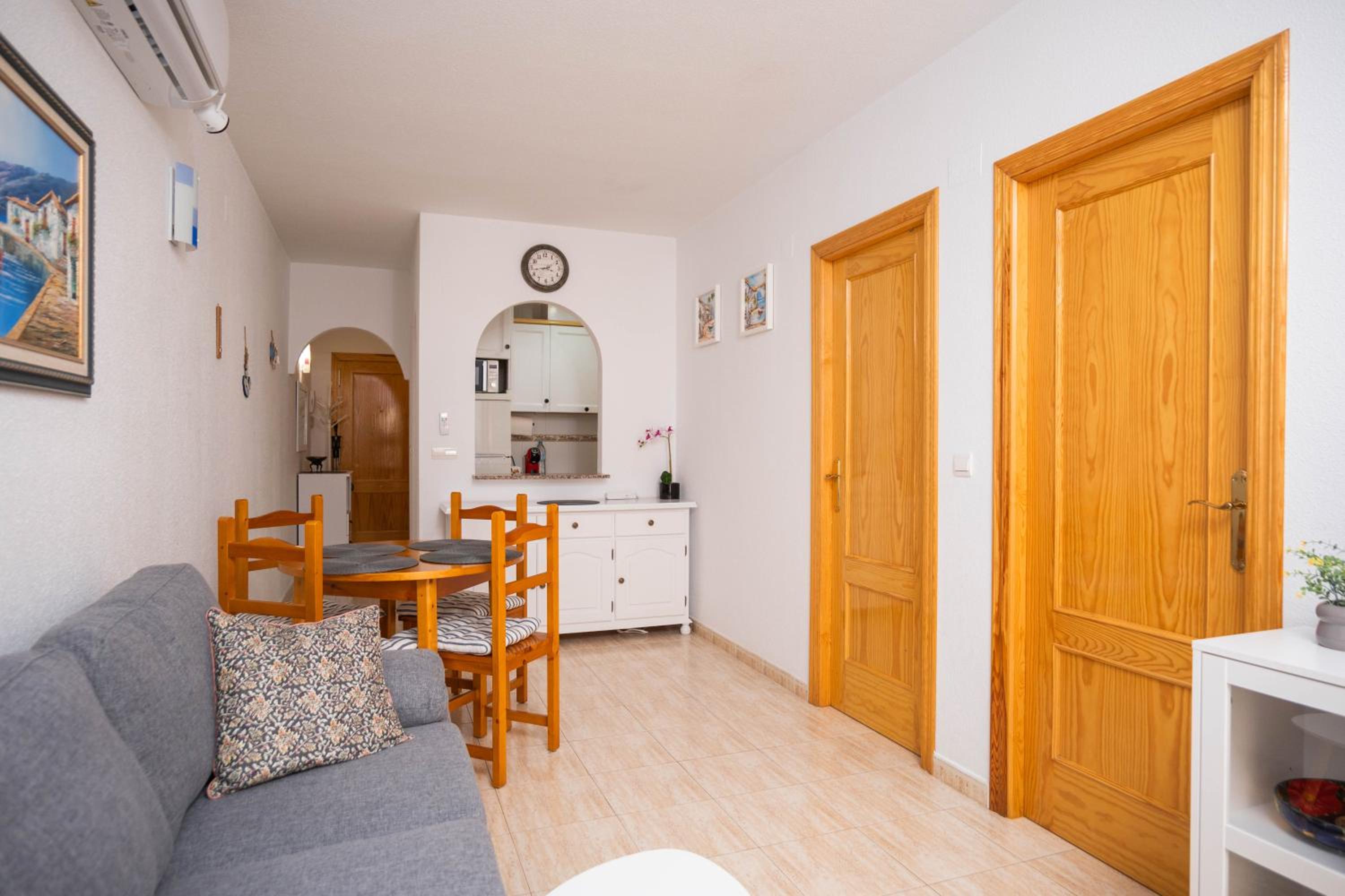 Apartamento de dos habitaciones con balcón