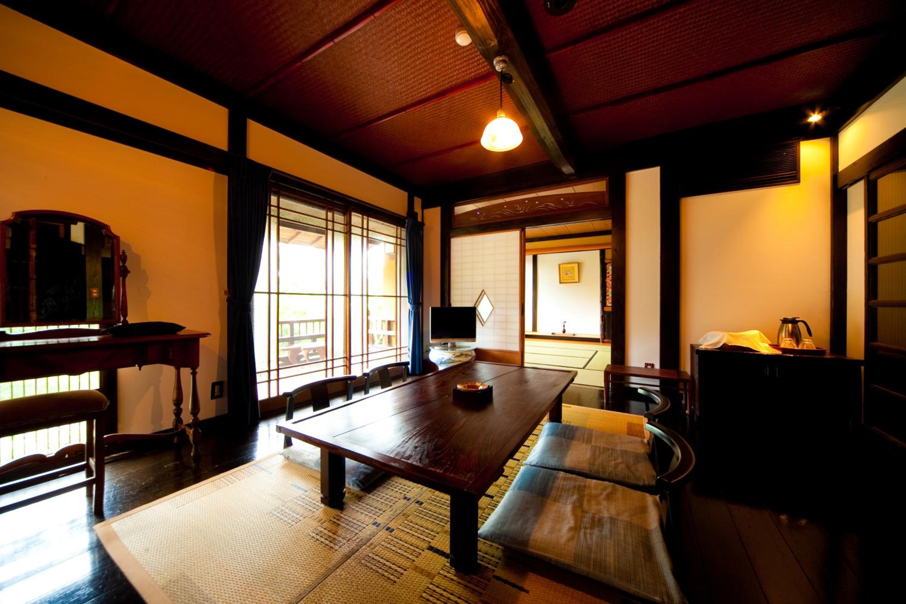 Superior Japanese-Style Room with shared bathroom photo 3
