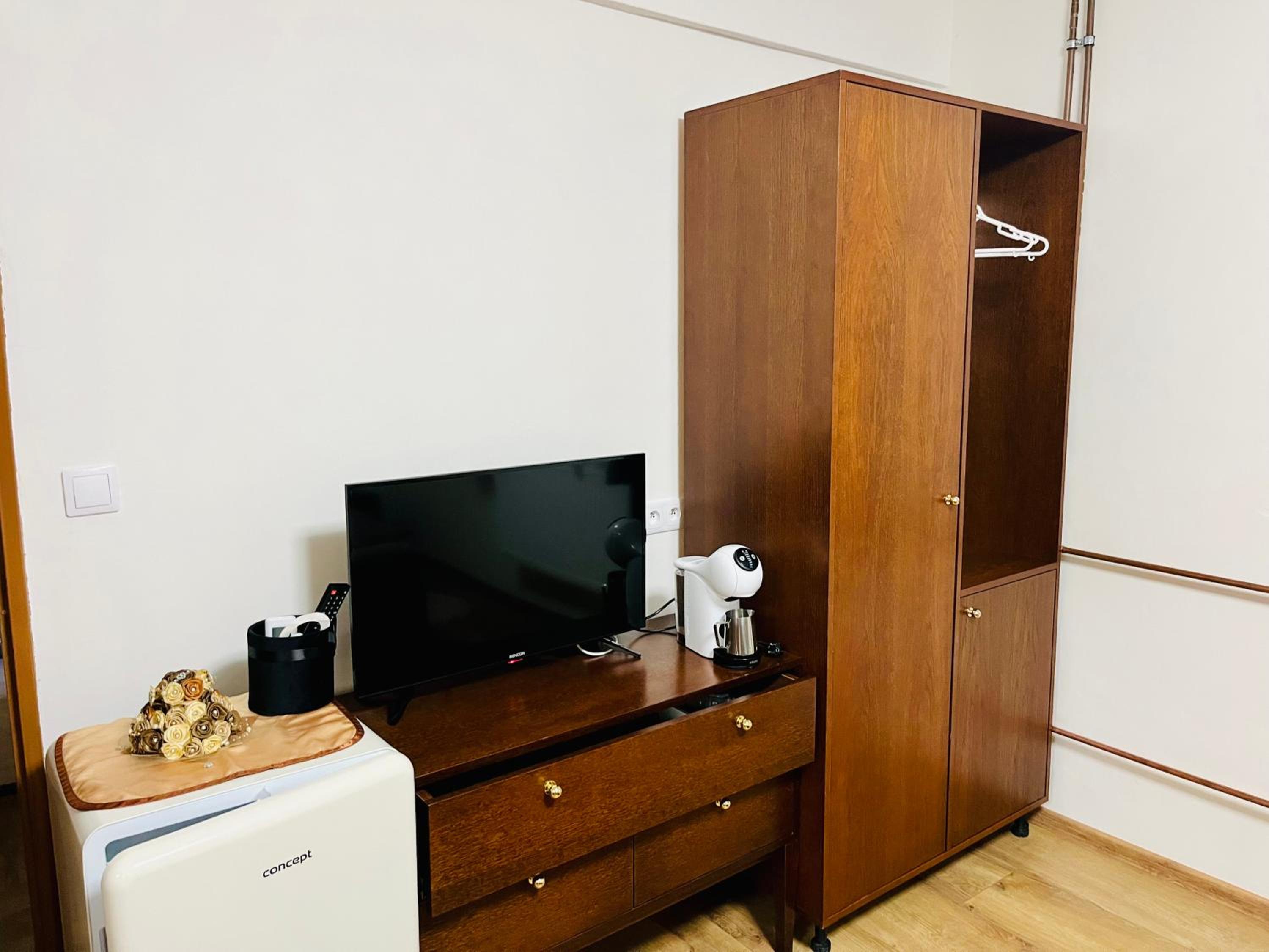 Double Room with Garden View - Photo 9