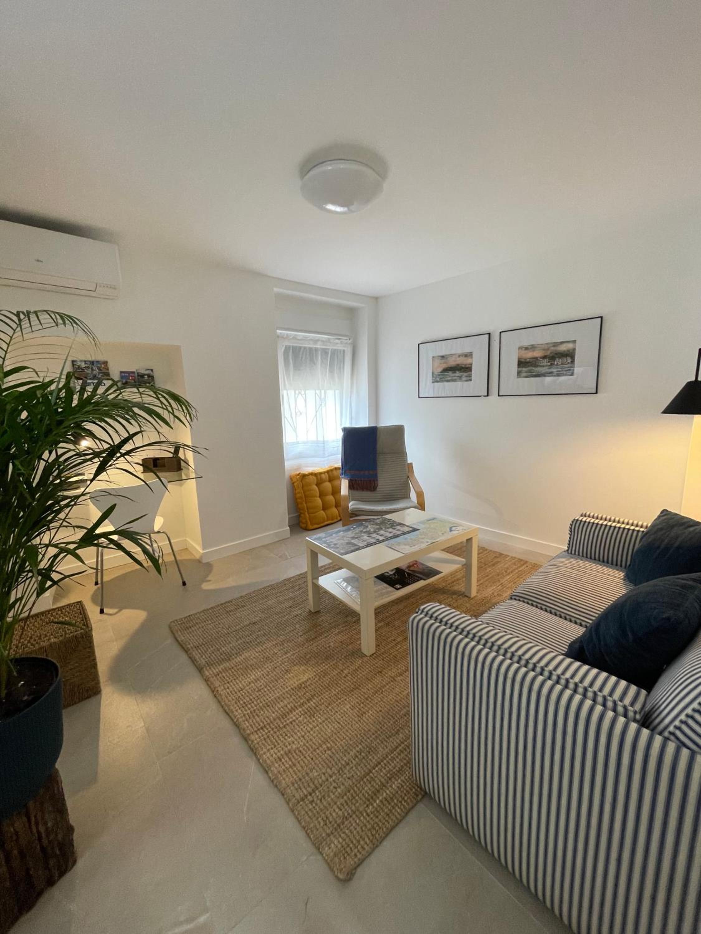 One-Bedroom Apartment photo 3