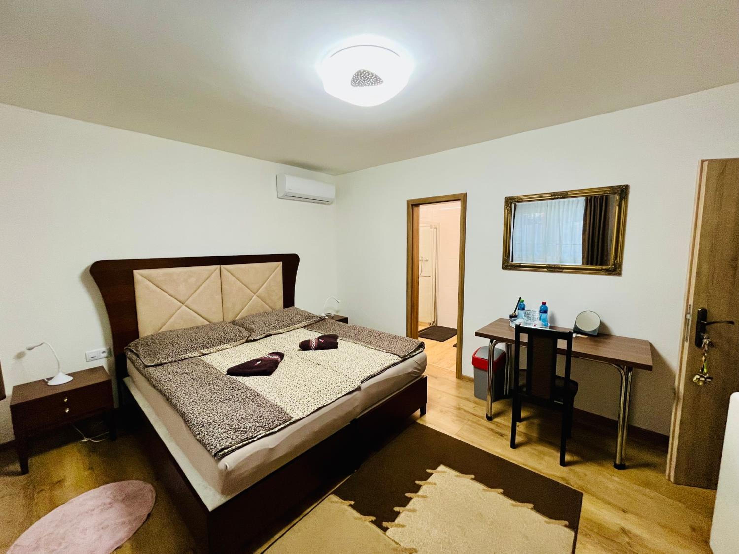 Standard King Room - Photo 25
