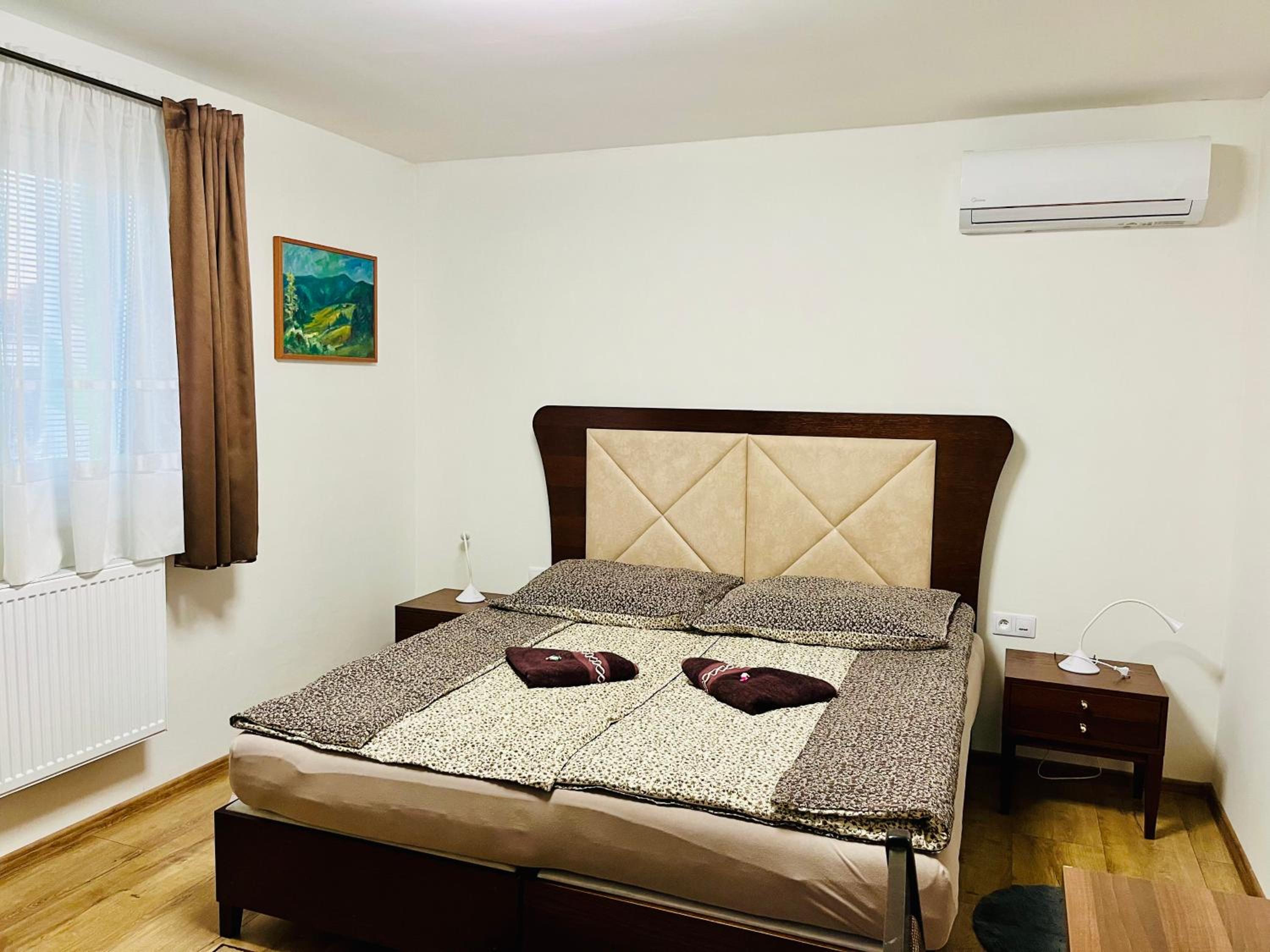 Standard King Room - Photo 13
