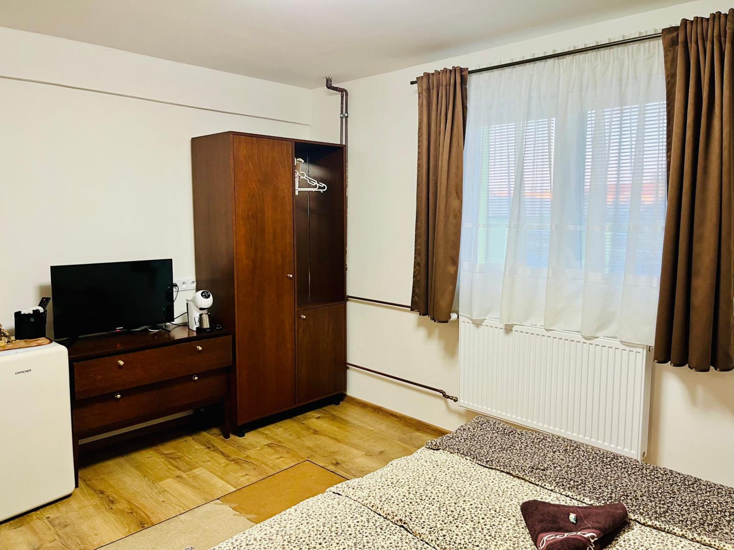 Standard King Room - Photo 26