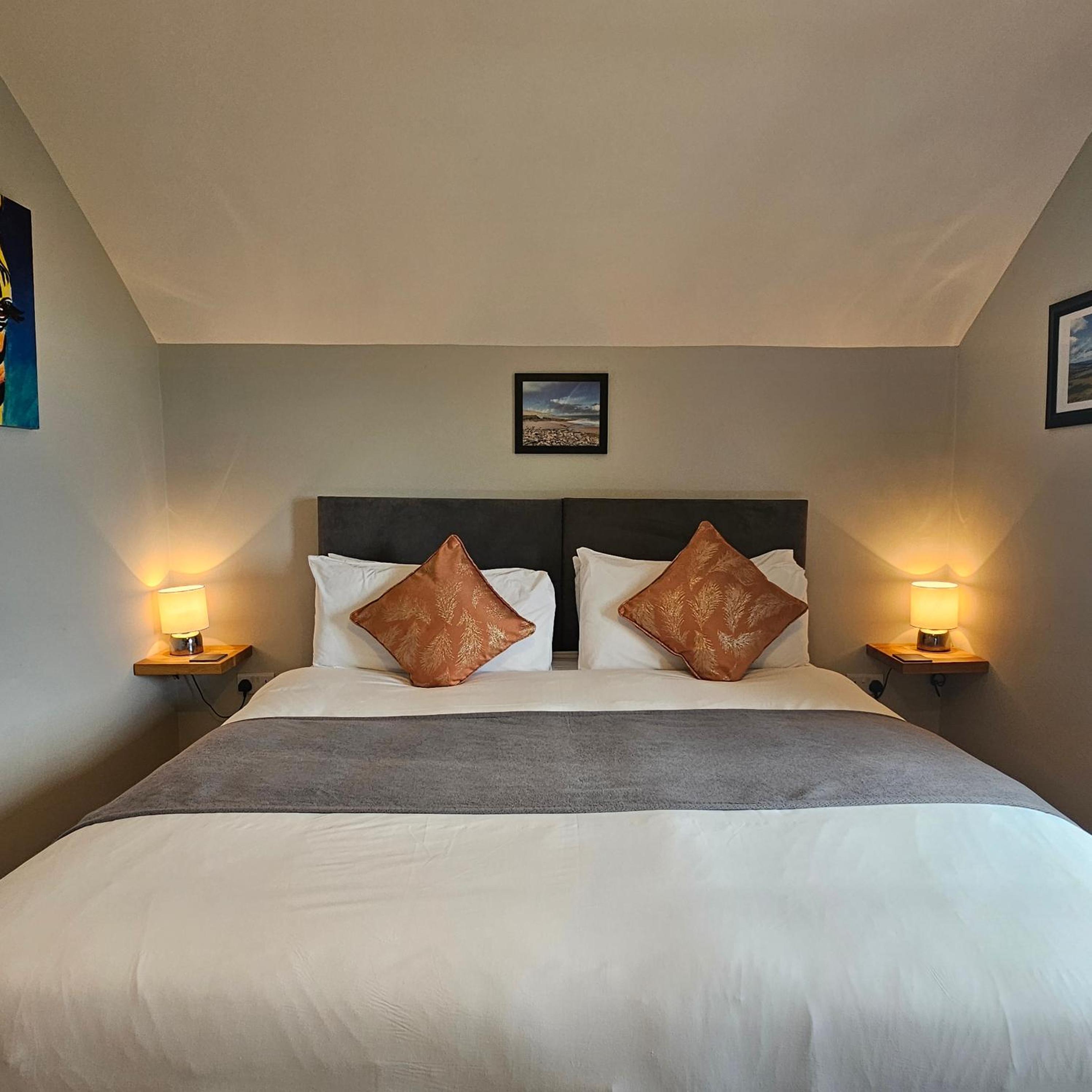 Double or Twin Room with Sea View - Photo 8
