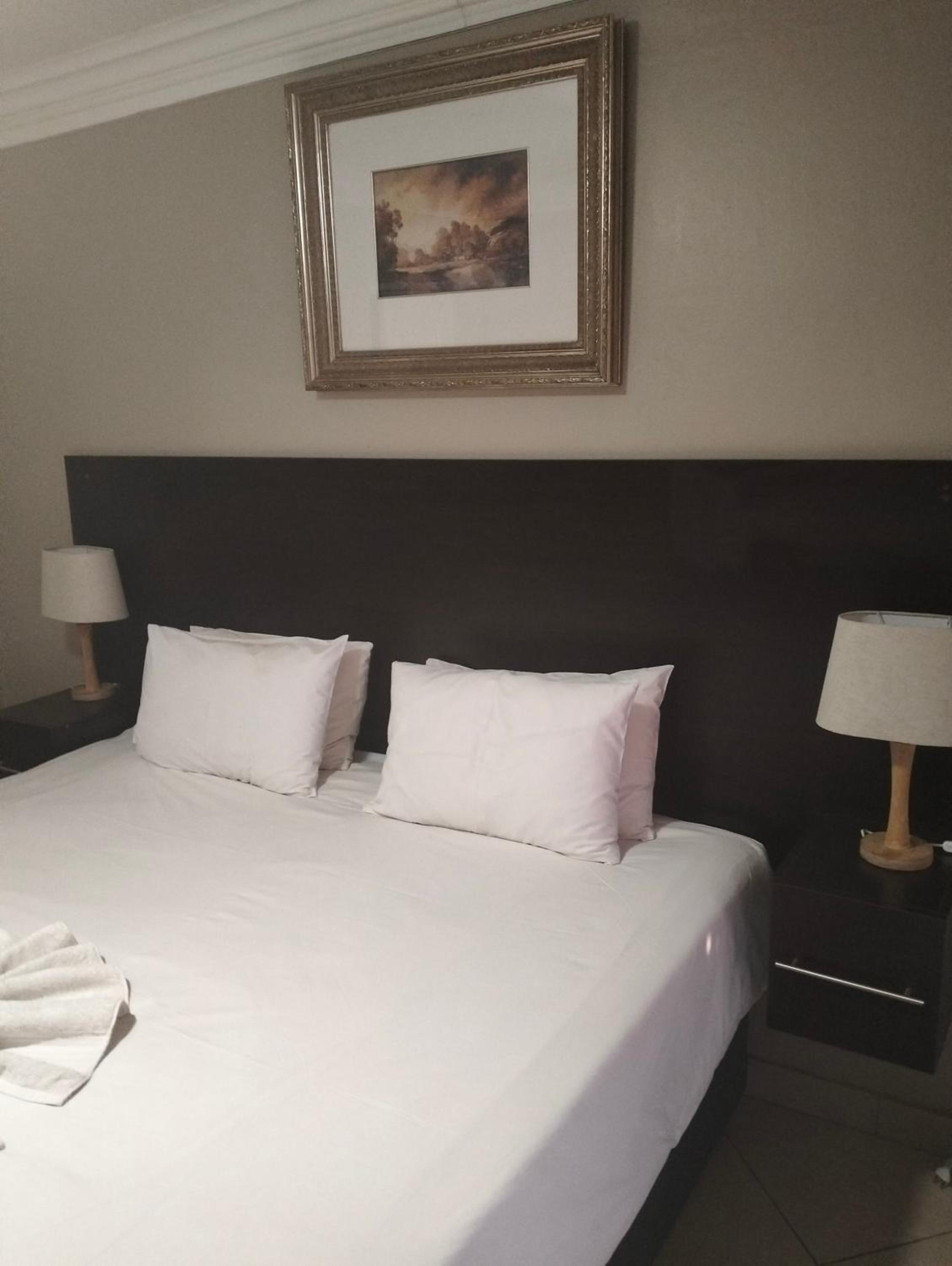 Queen Room with Balcony photo 1