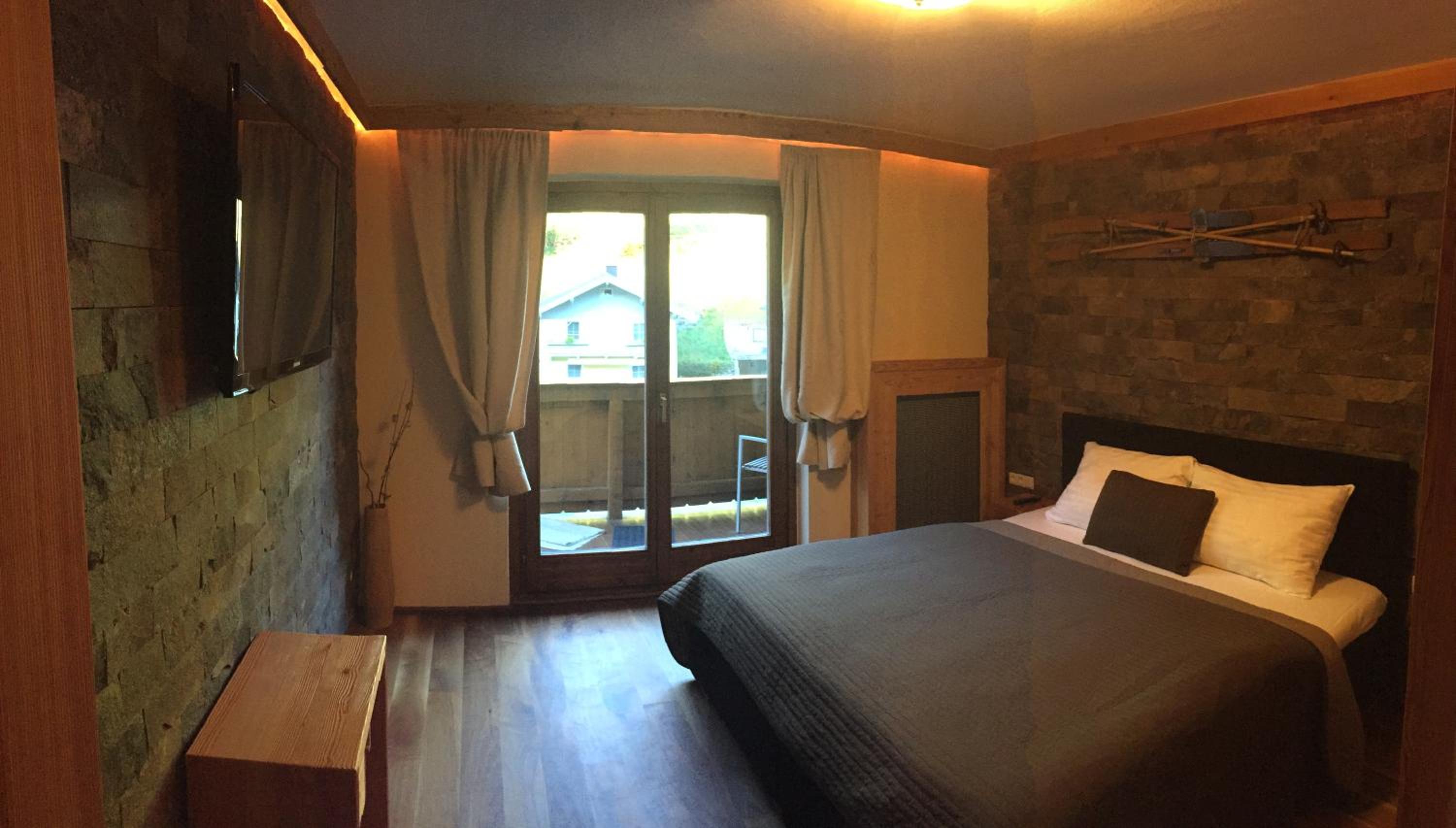 Comfort Two-Bedroom Apartment with Balcony