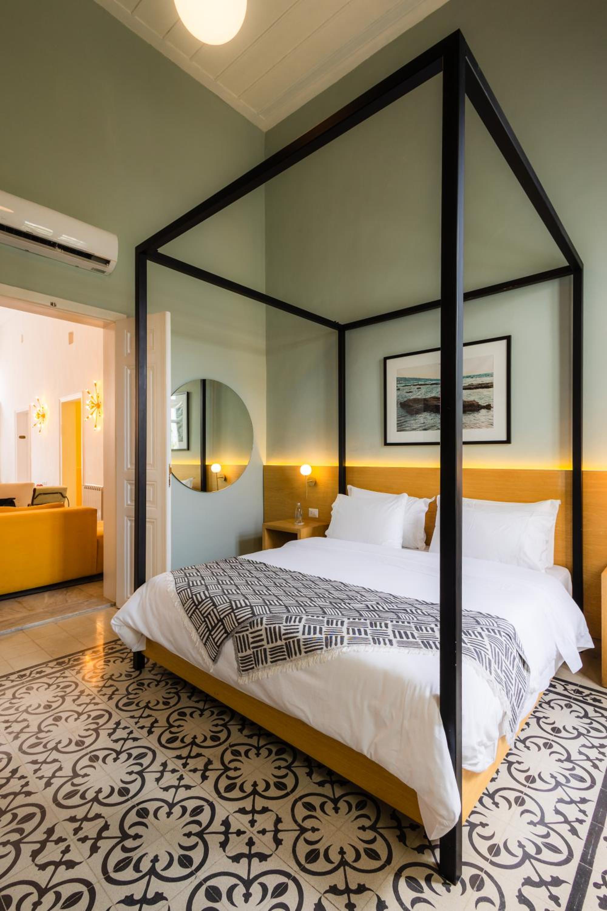Deluxe King Room photo 1