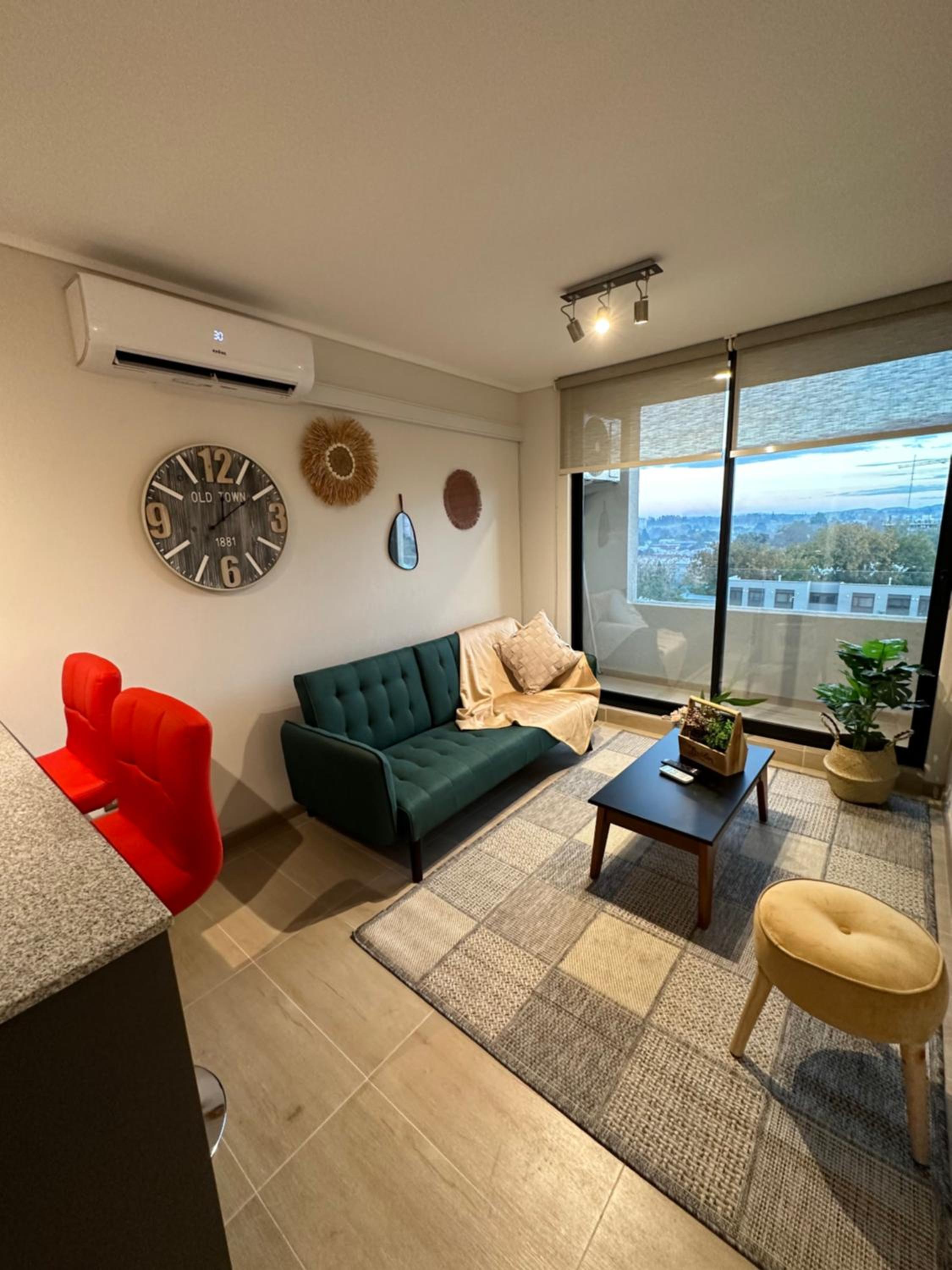 One-Bedroom Apartment photo 1