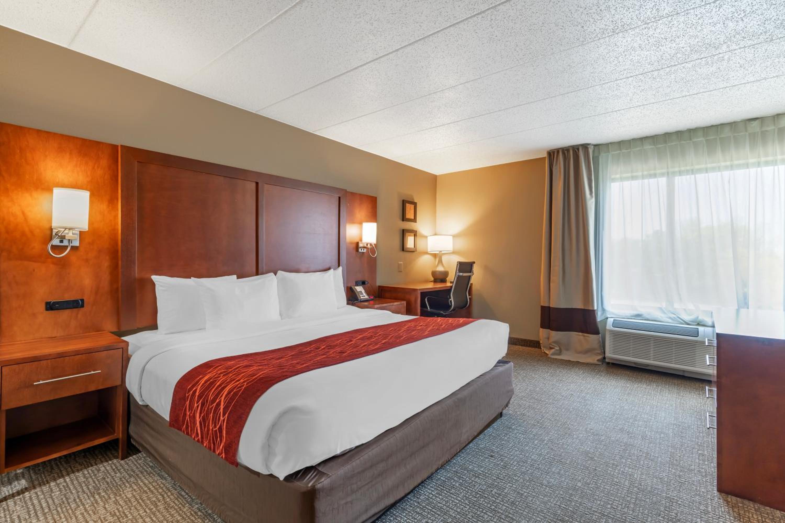 King Suite - Accessible/Non-Smoking - Photo 4