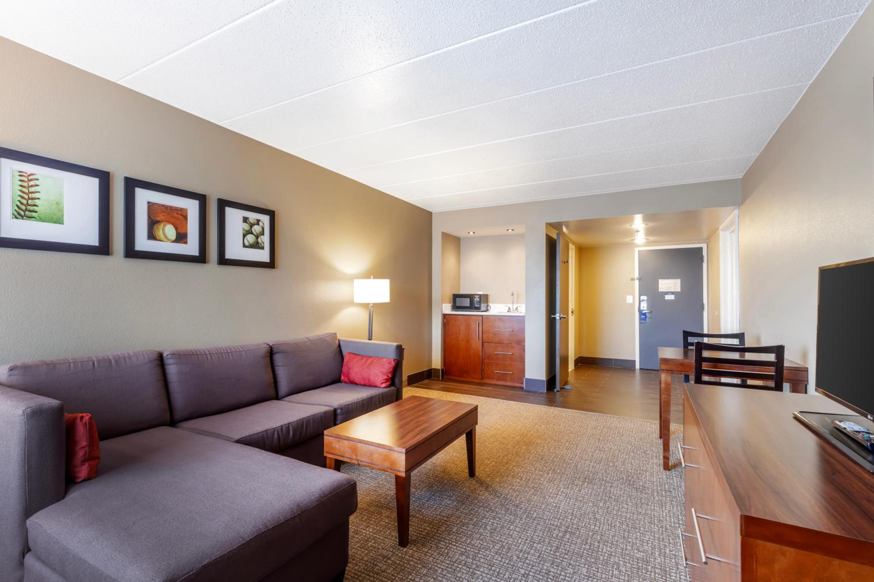 King Suite - Accessible/Non-Smoking - Photo 1