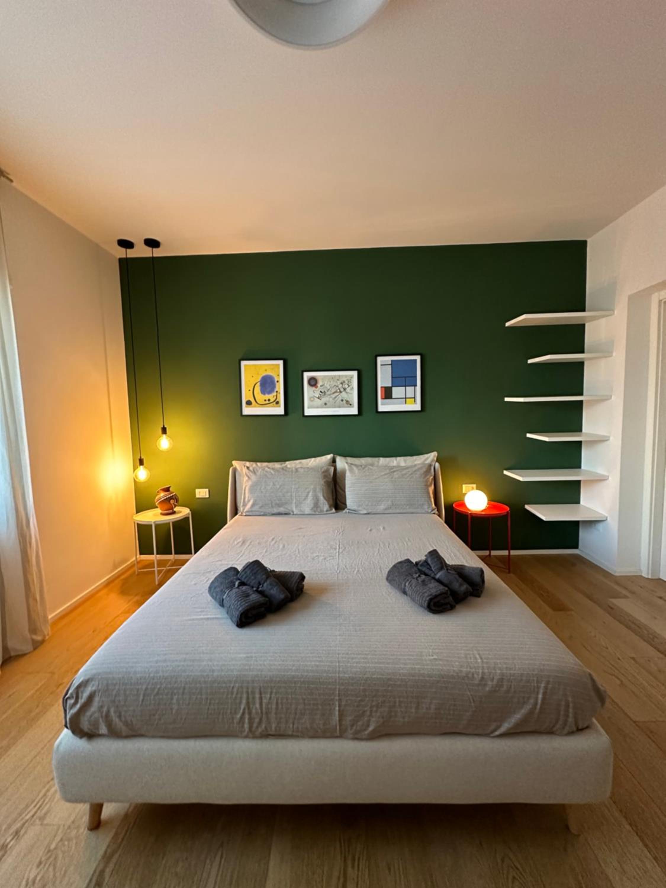 One-Bedroom Apartment photo 1