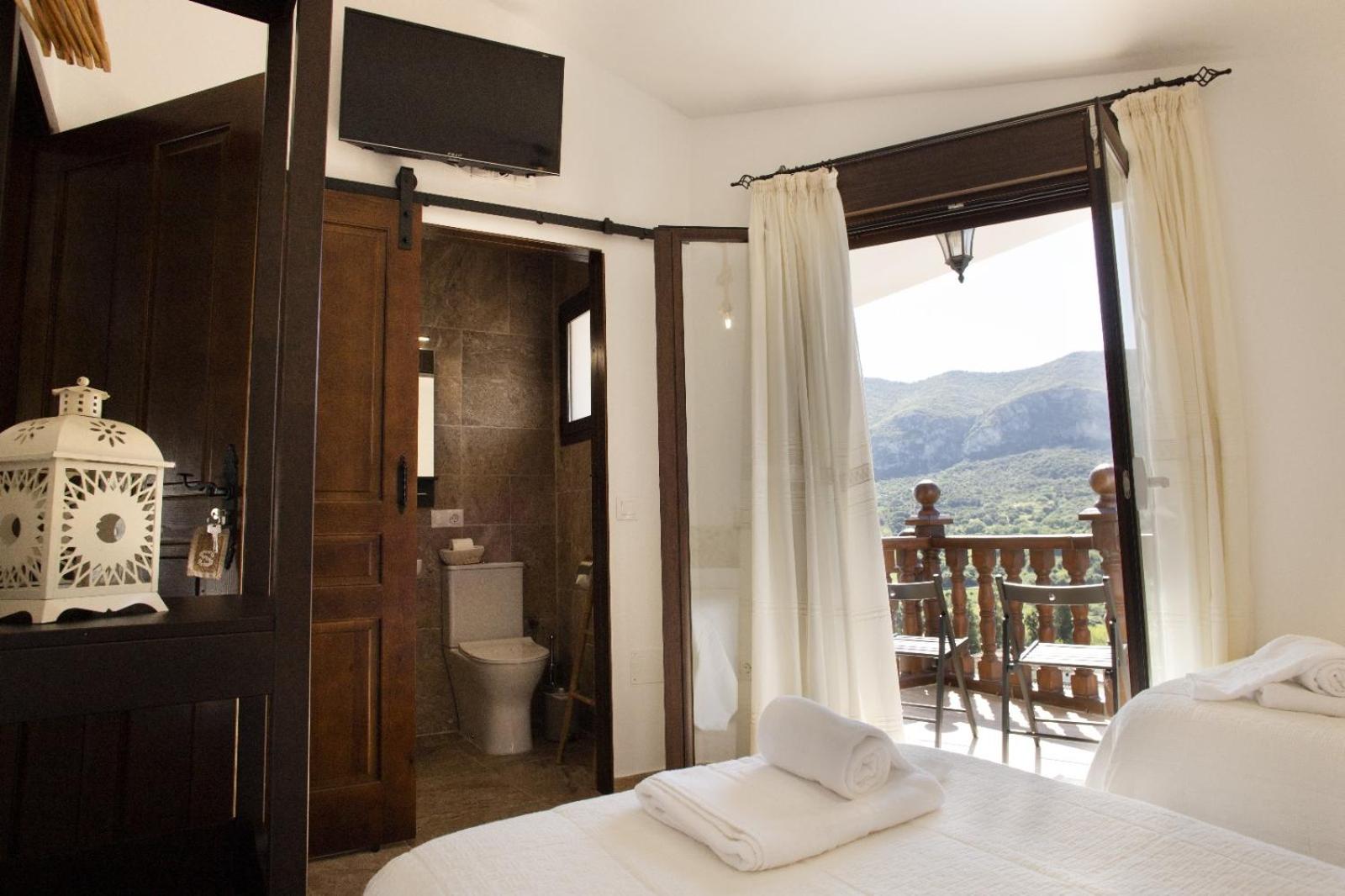Standard Twin Room with Mountain View - Photo 1