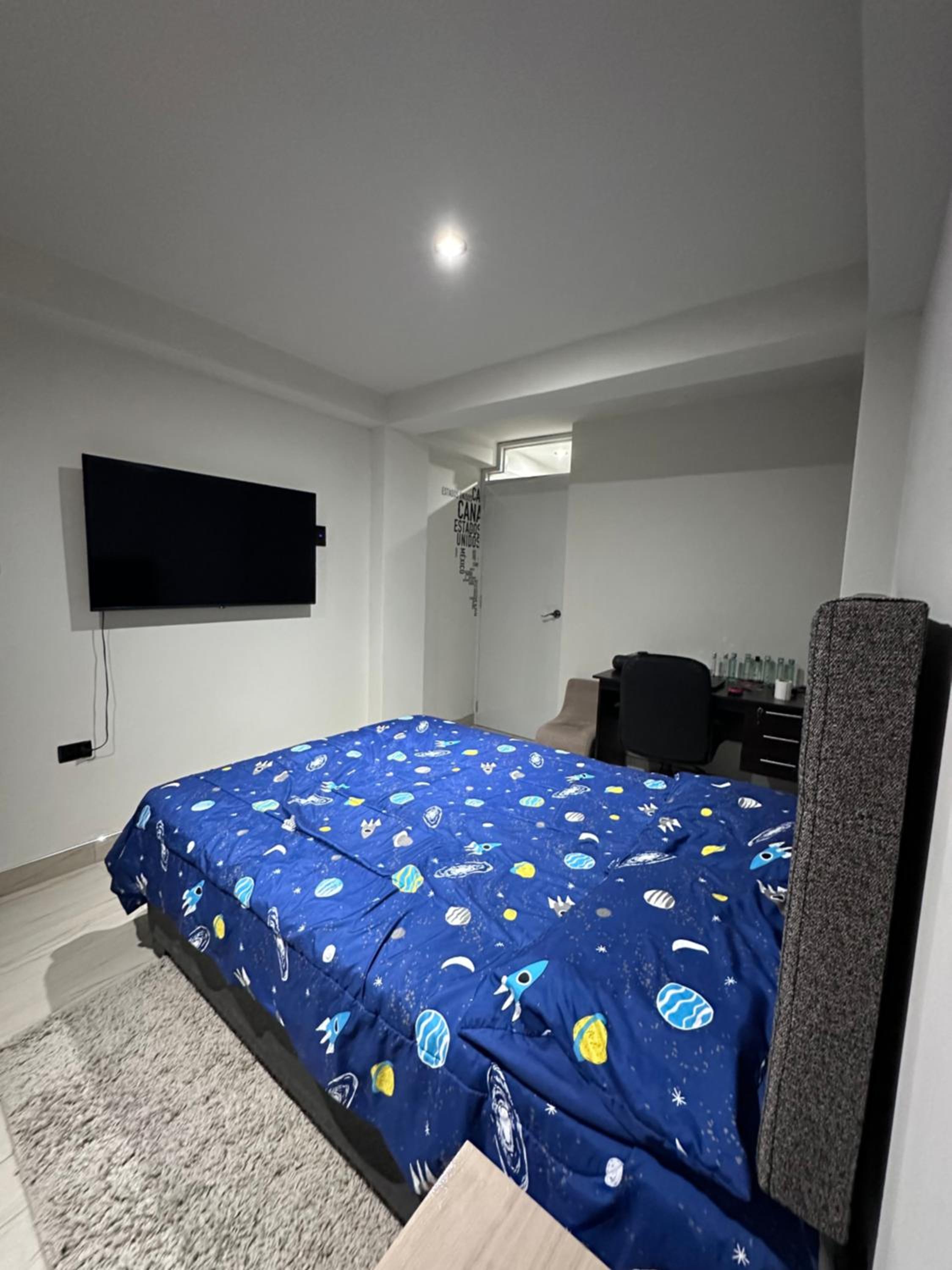 One-Bedroom Apartment photo 1