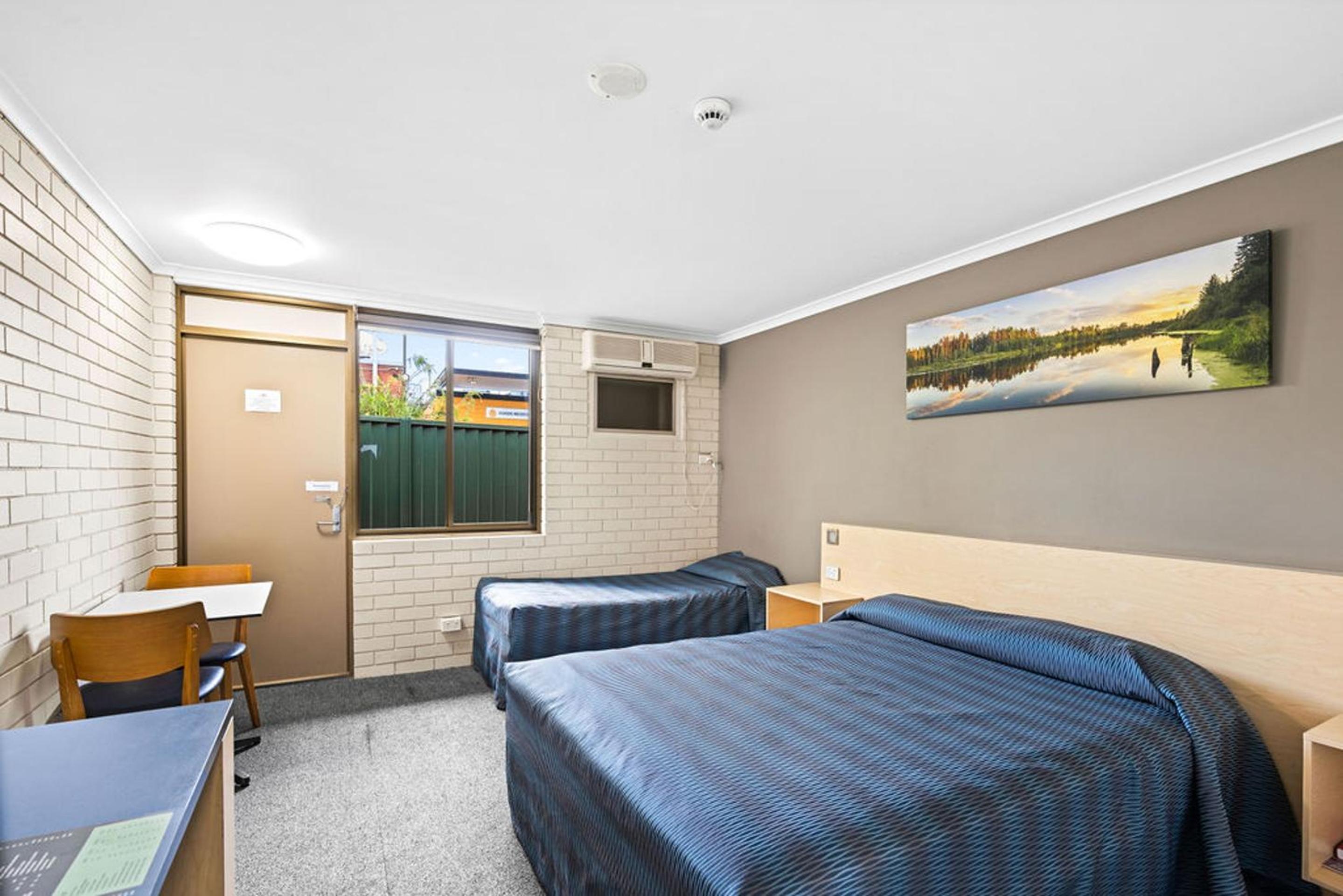 Triple Room with Private Bathroom photo 2