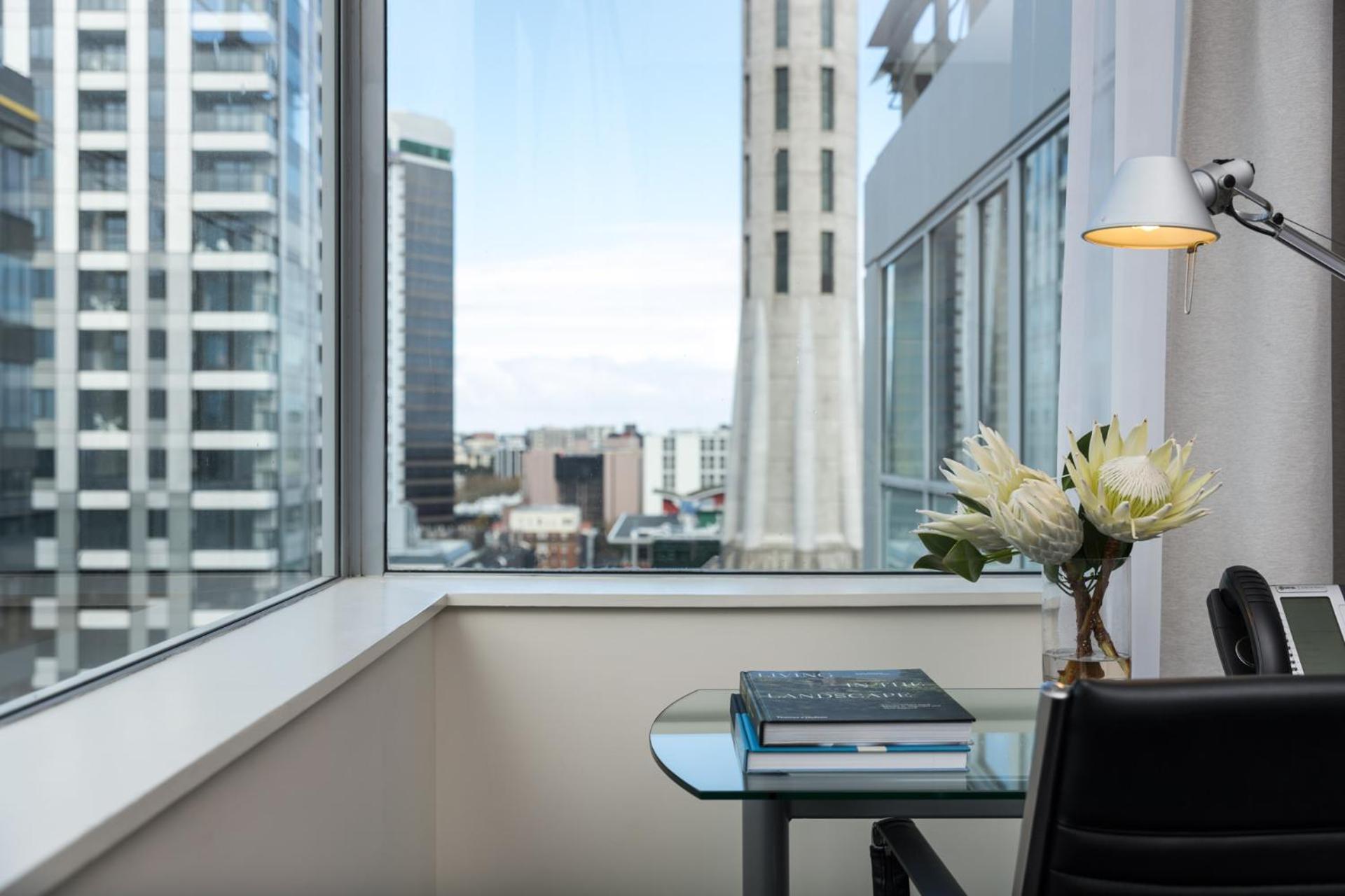 Deluxe King Room with City View - Photo 3