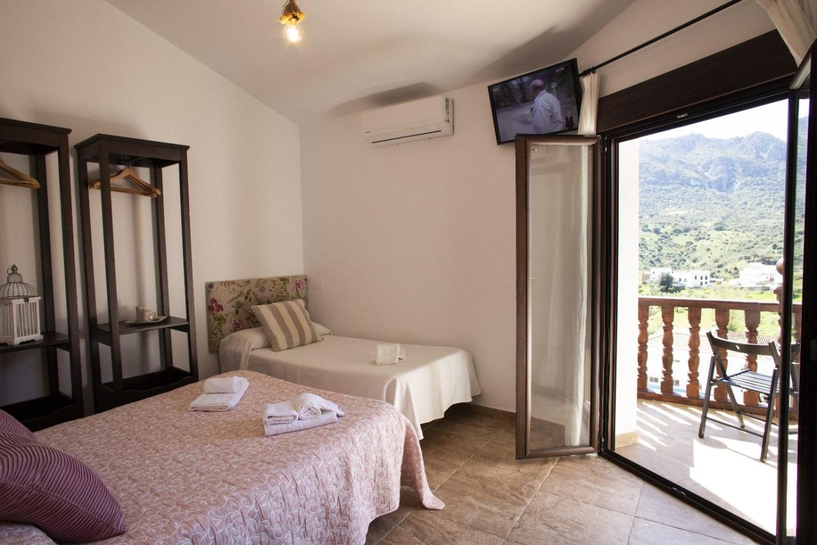 Triple Room with Mountain View - Photo 2