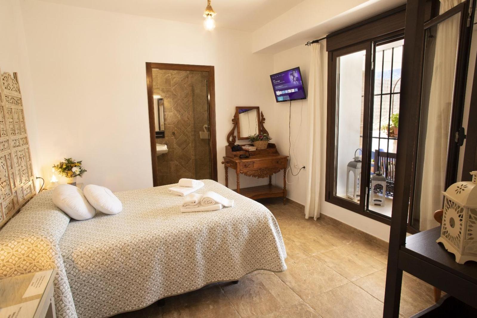 Double Room with Private Bathroom - Photo 4