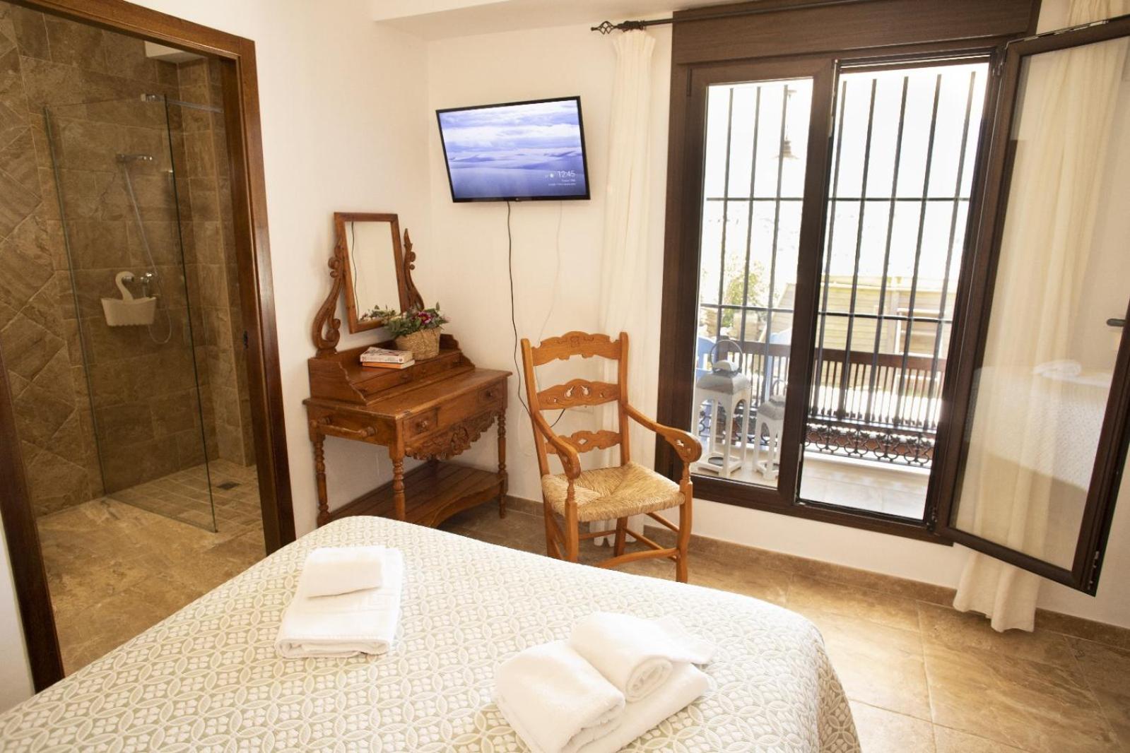 Double Room with Private Bathroom - Photo 5
