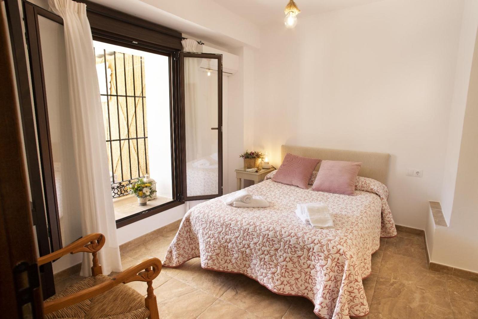 Quadruple Room with Private Bathroom - Photo 1