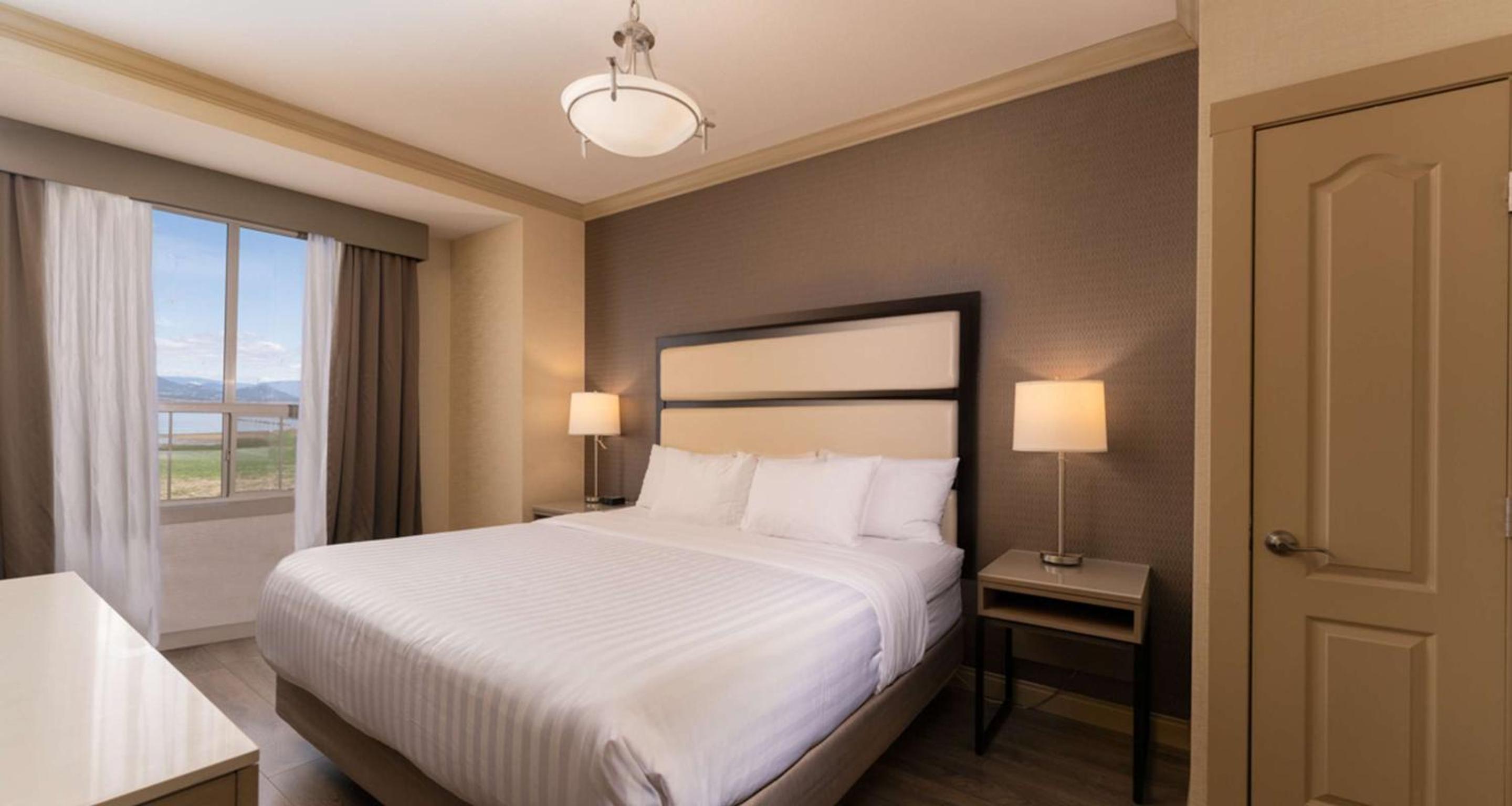 Suite with Lake View