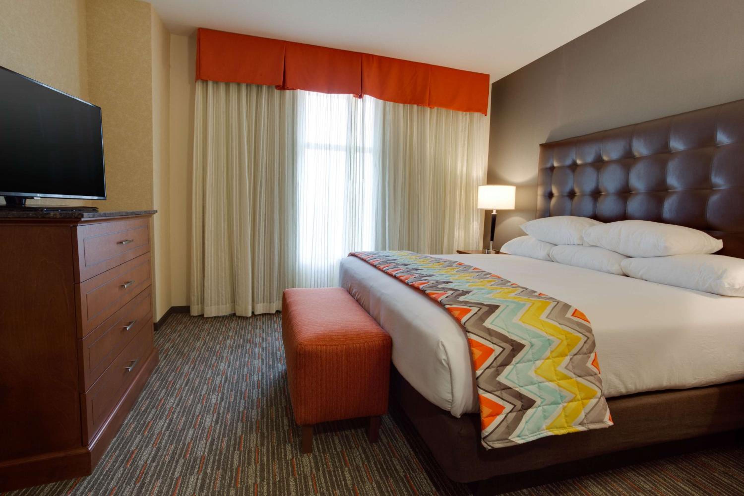 King Suite with Sofa Bed - High Floor photo 1