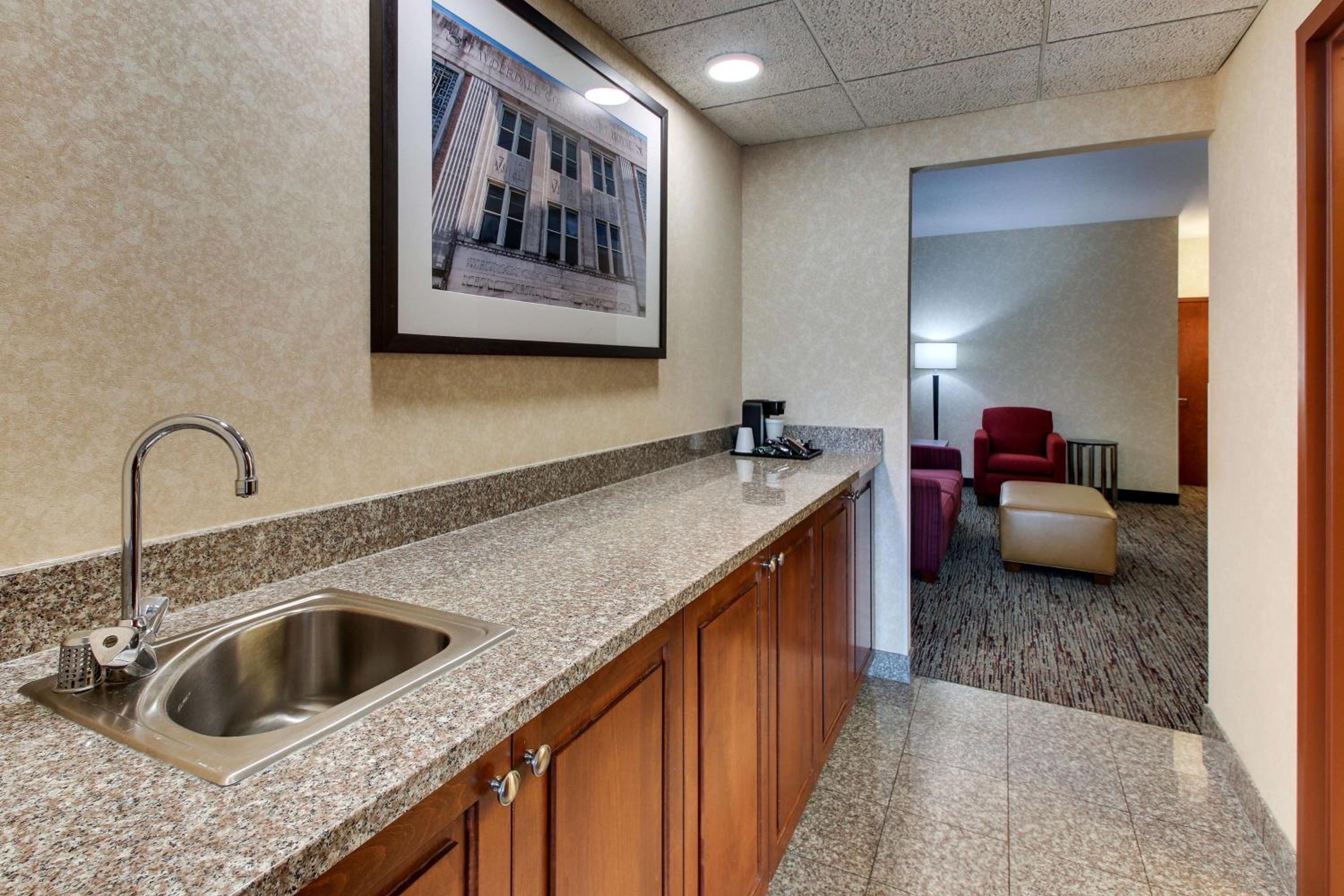 King Suite with Sofa Bed - Accessible, Tub photo 3