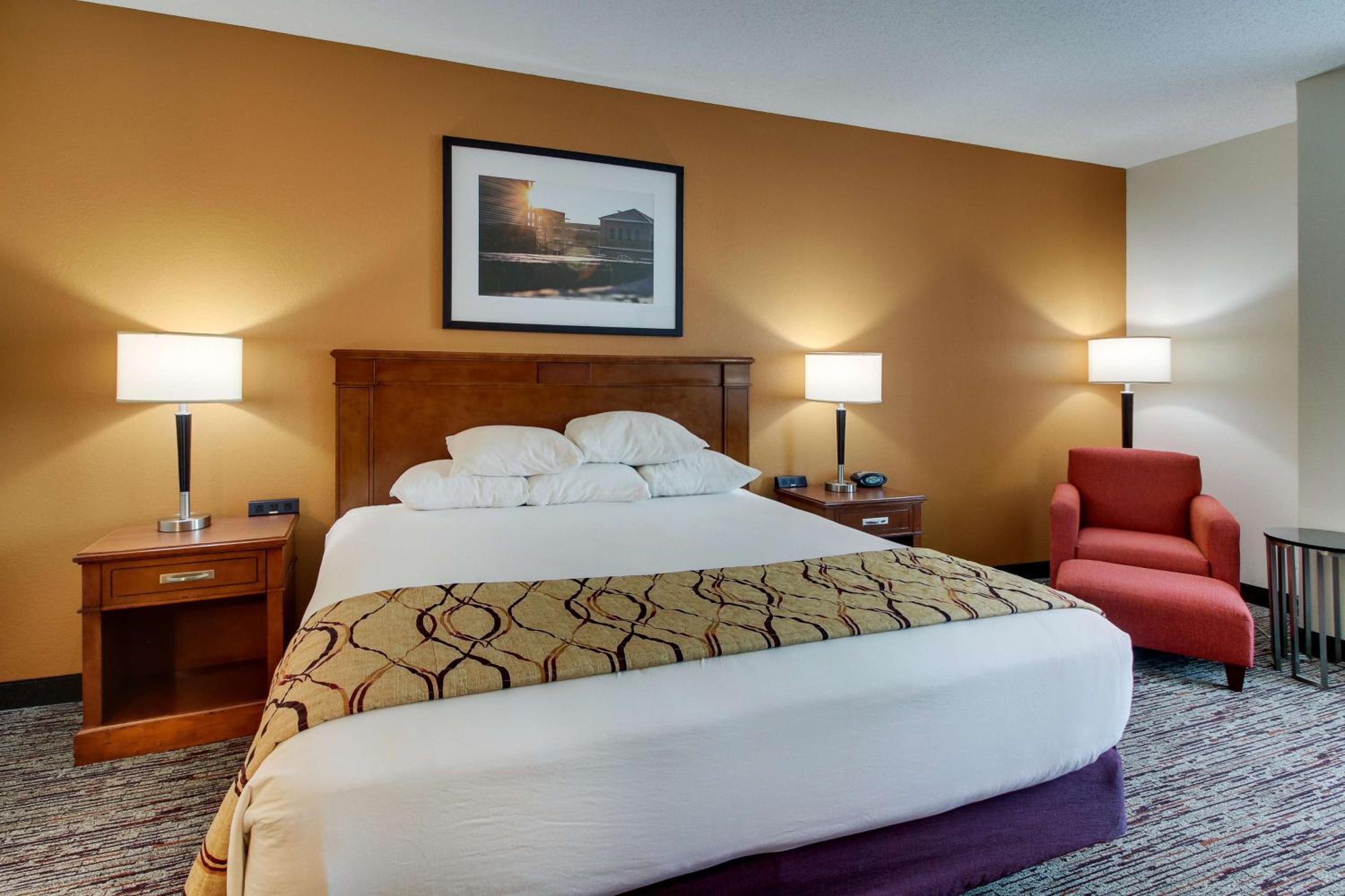 Deluxe King Room - Photo 2