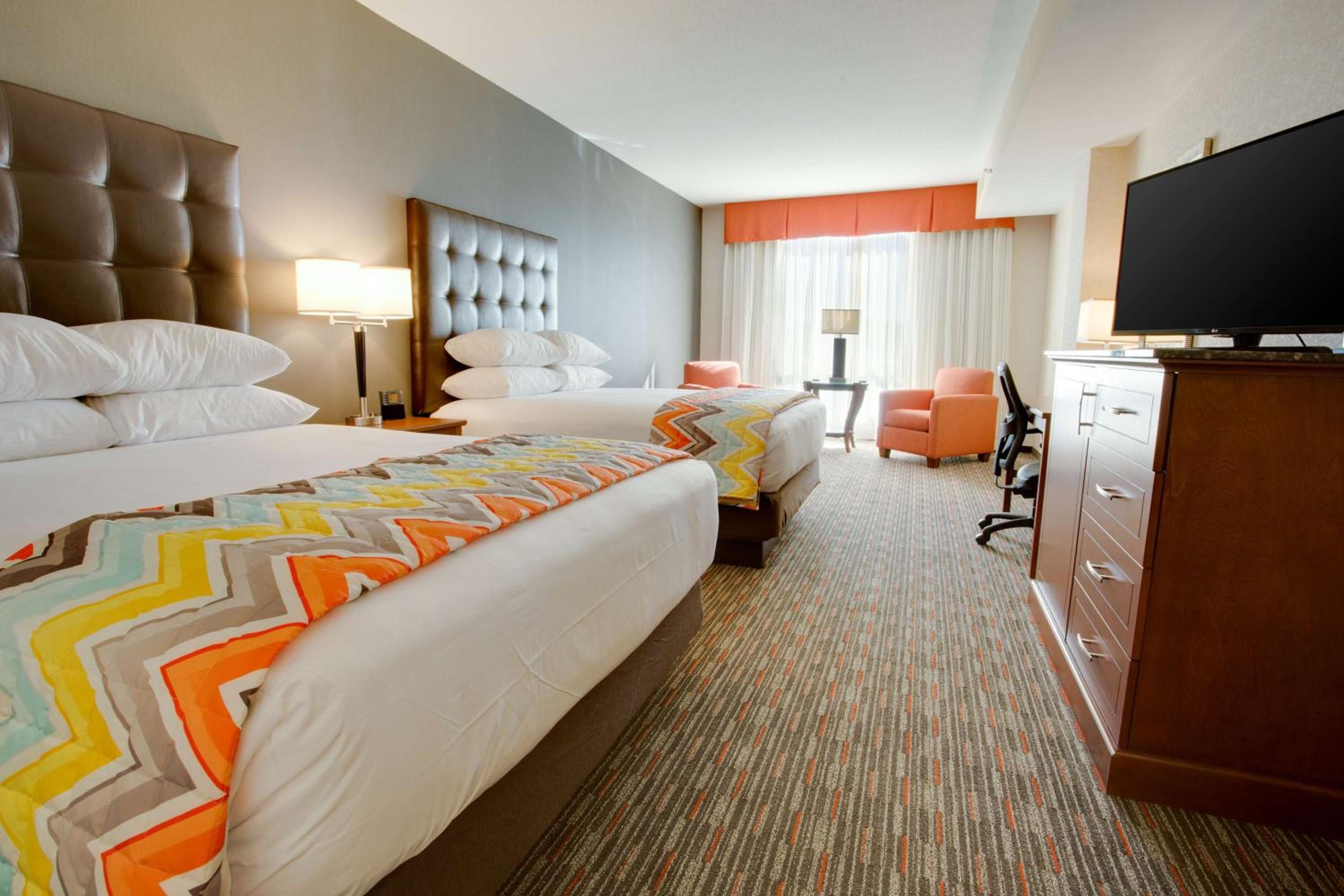 Deluxe Queen Room with Two Queen Beds - High Floor photo 1