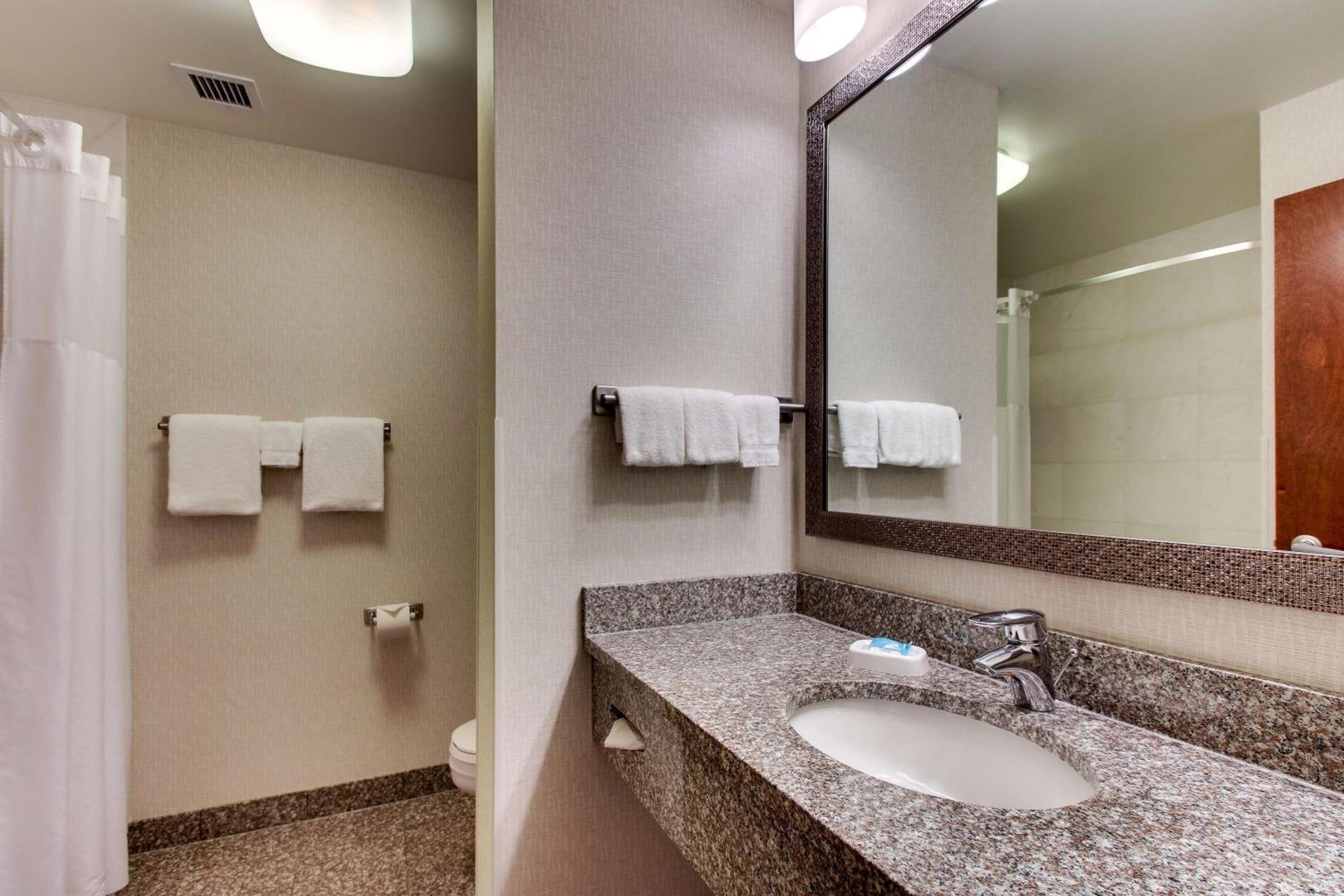 Deluxe King Meeting Room, 2 Rooms - Accessible , Tub
