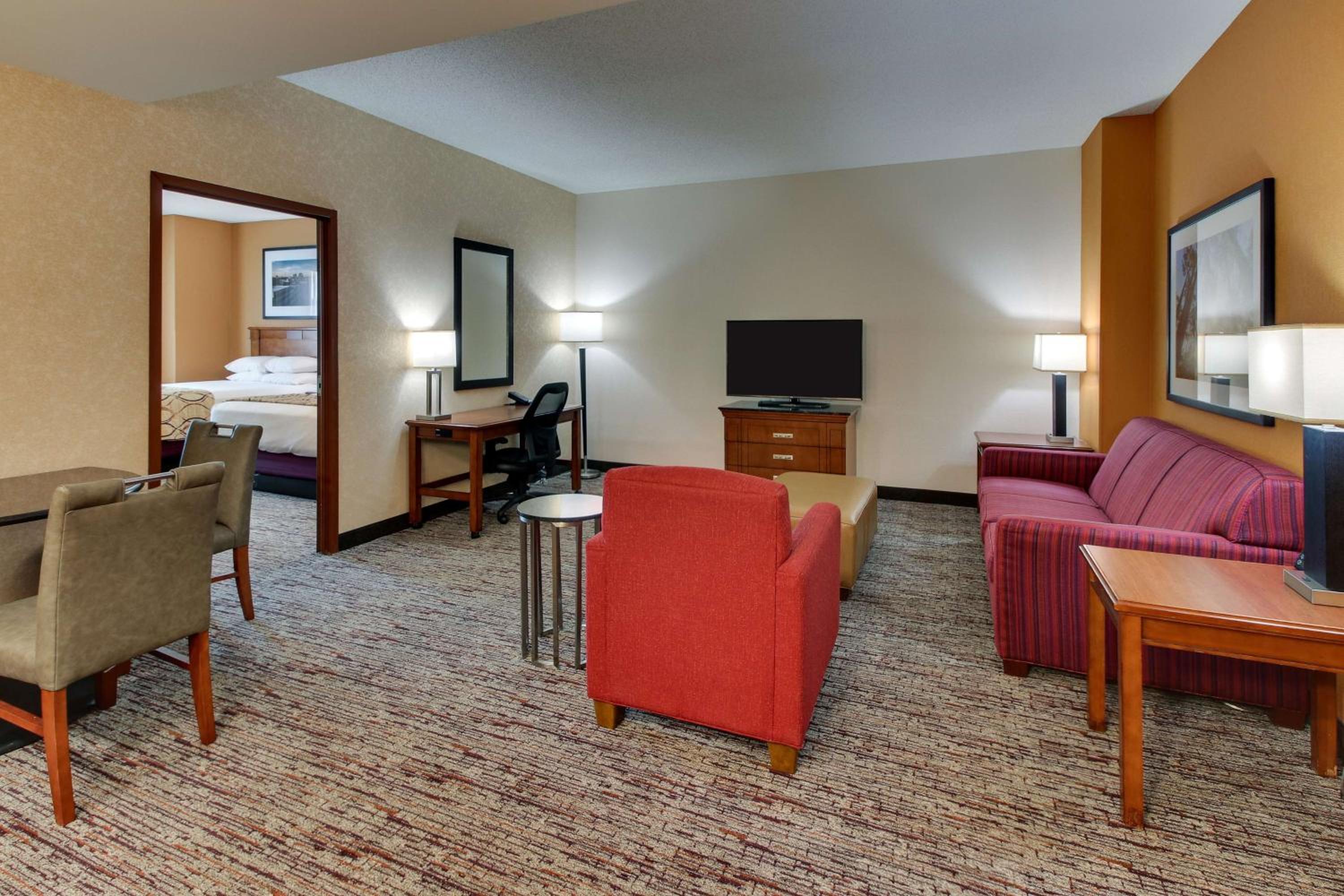 Oversize Queen Suite with Sofa Bed