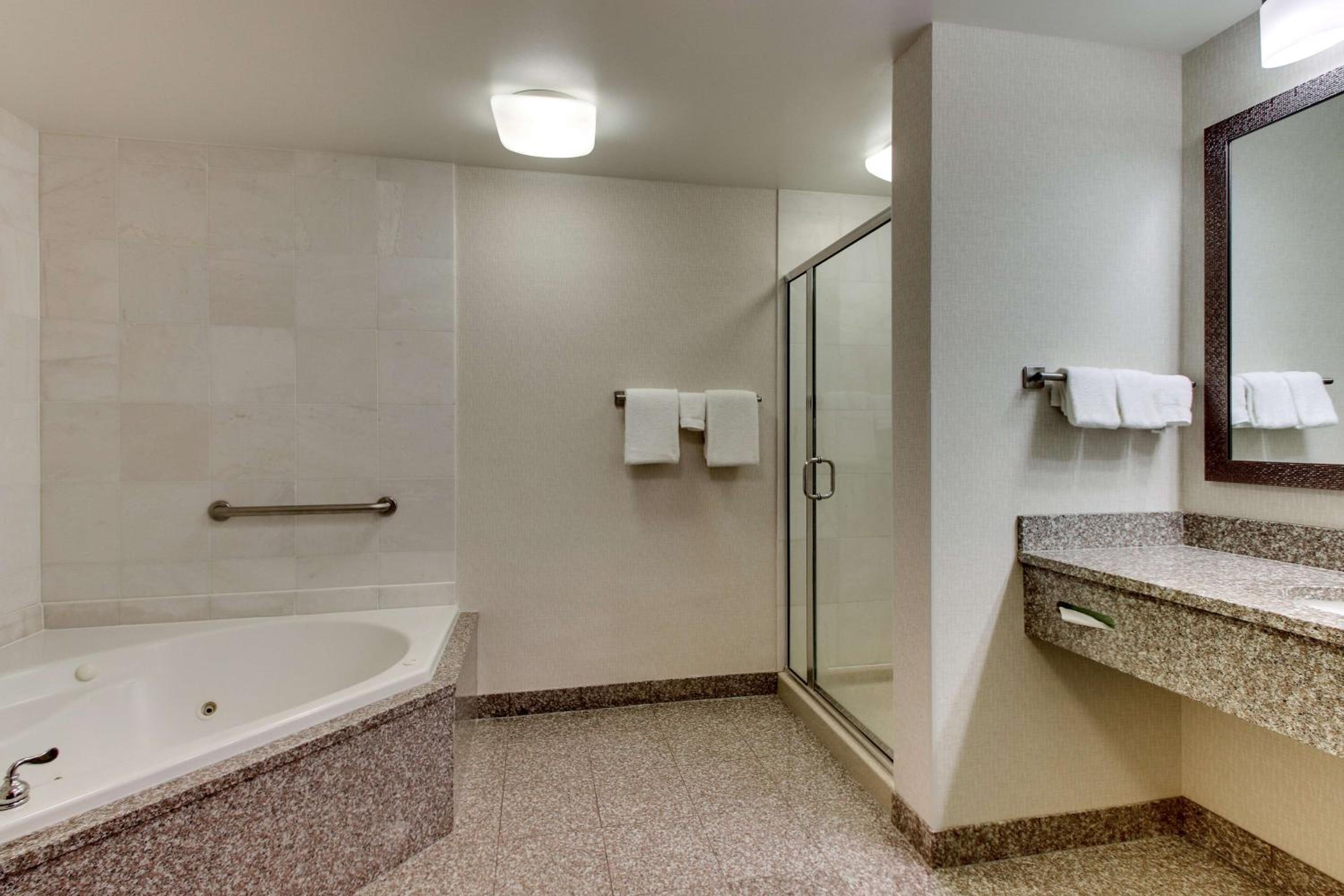 Deluxe King Room with Spa Tub