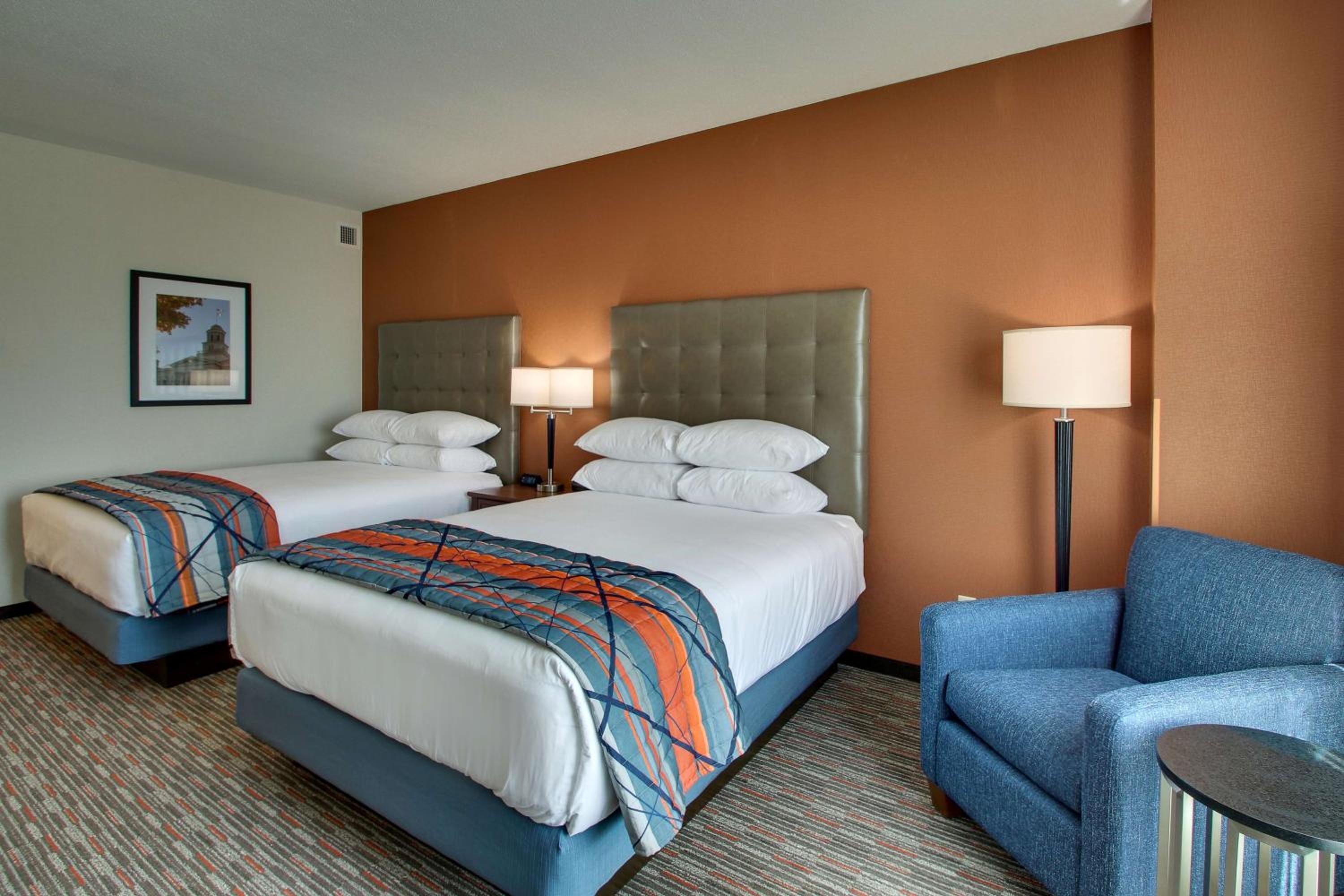 Superior Queen Room with Two Queen Beds - Accessible, Tub photo 3