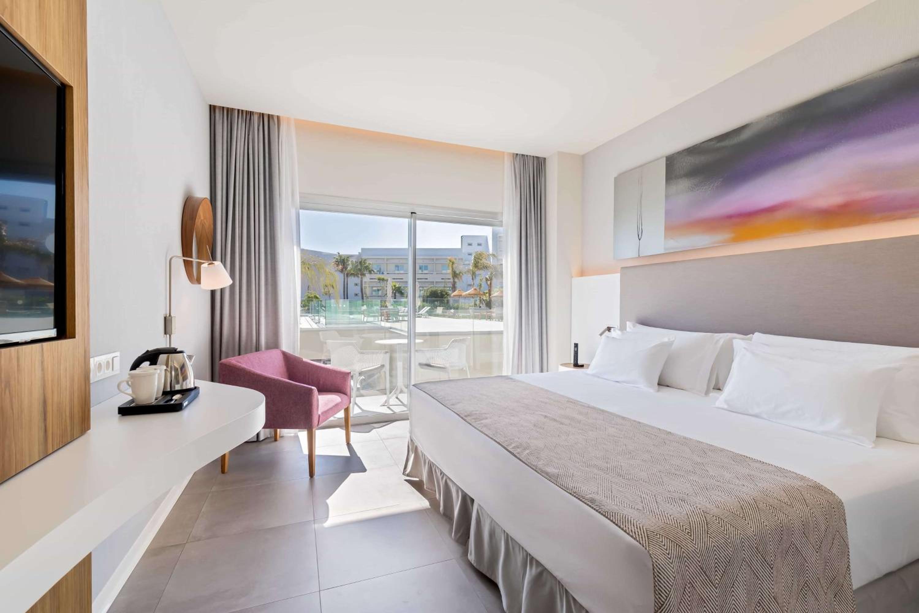 Double Or Twin Room With Pool View - Photo 1