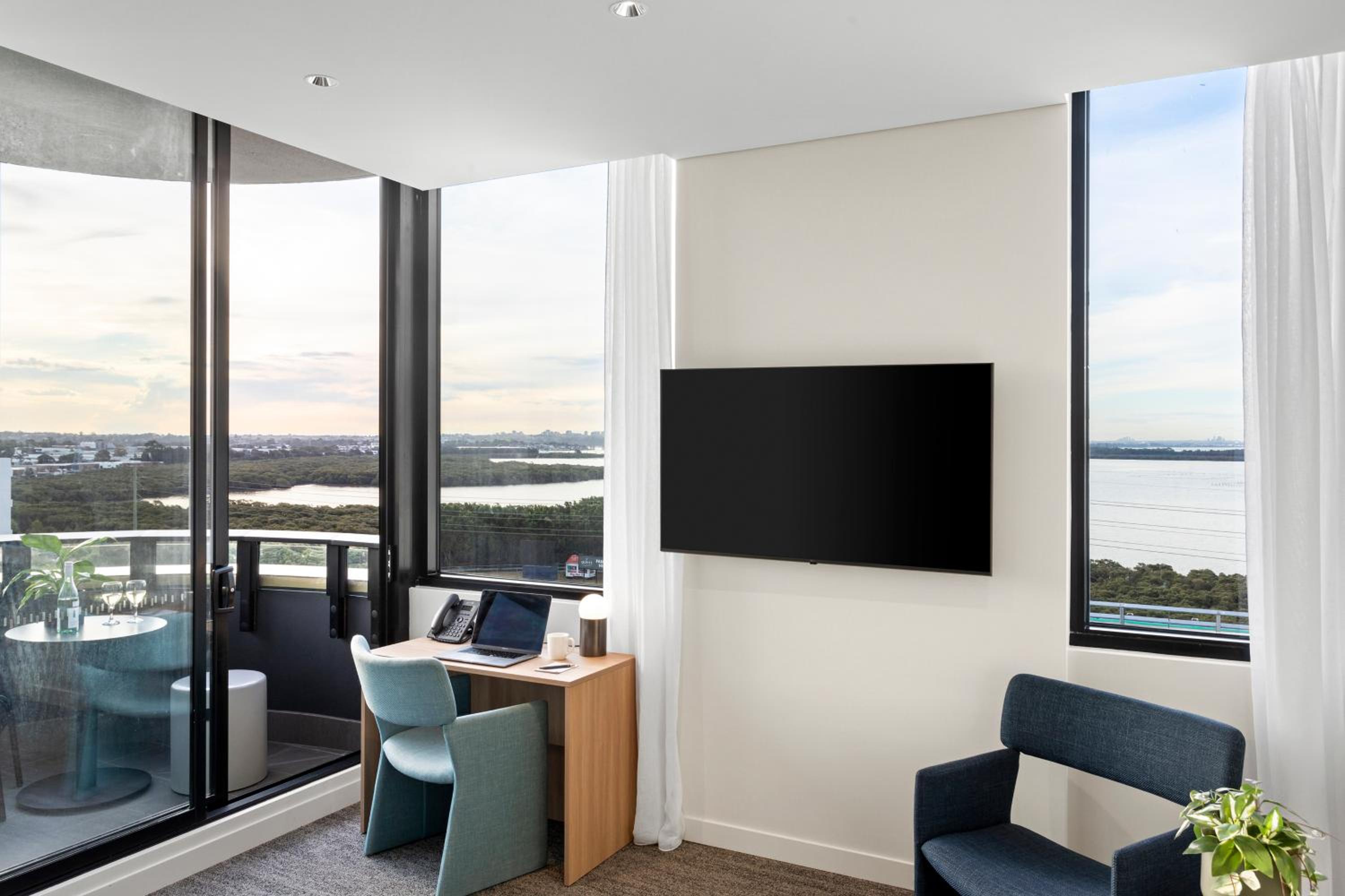 Two-Bedroom Apartment with Bay View photo 2