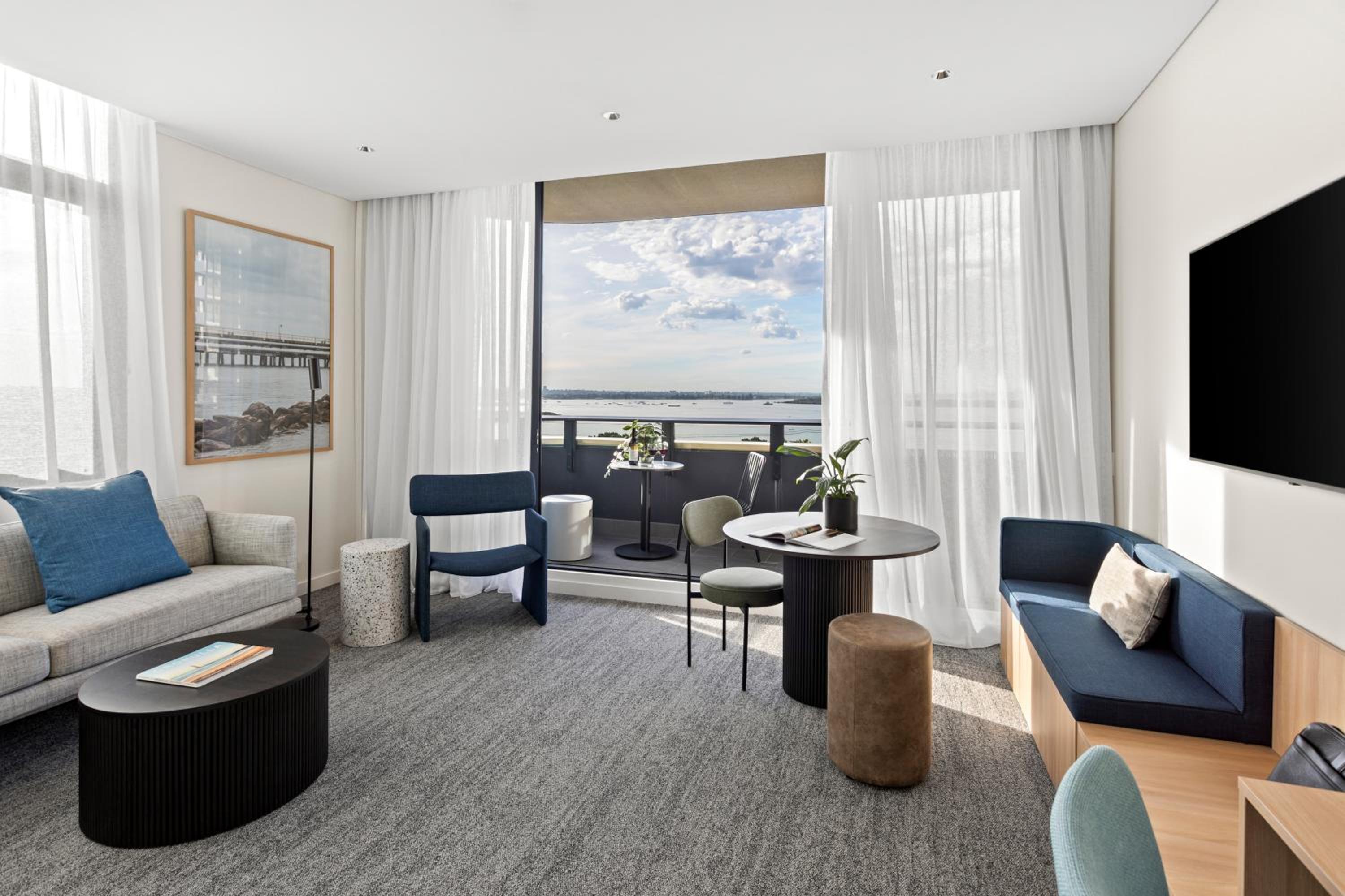 One-Bedroom Apartment with Bay View photo 3