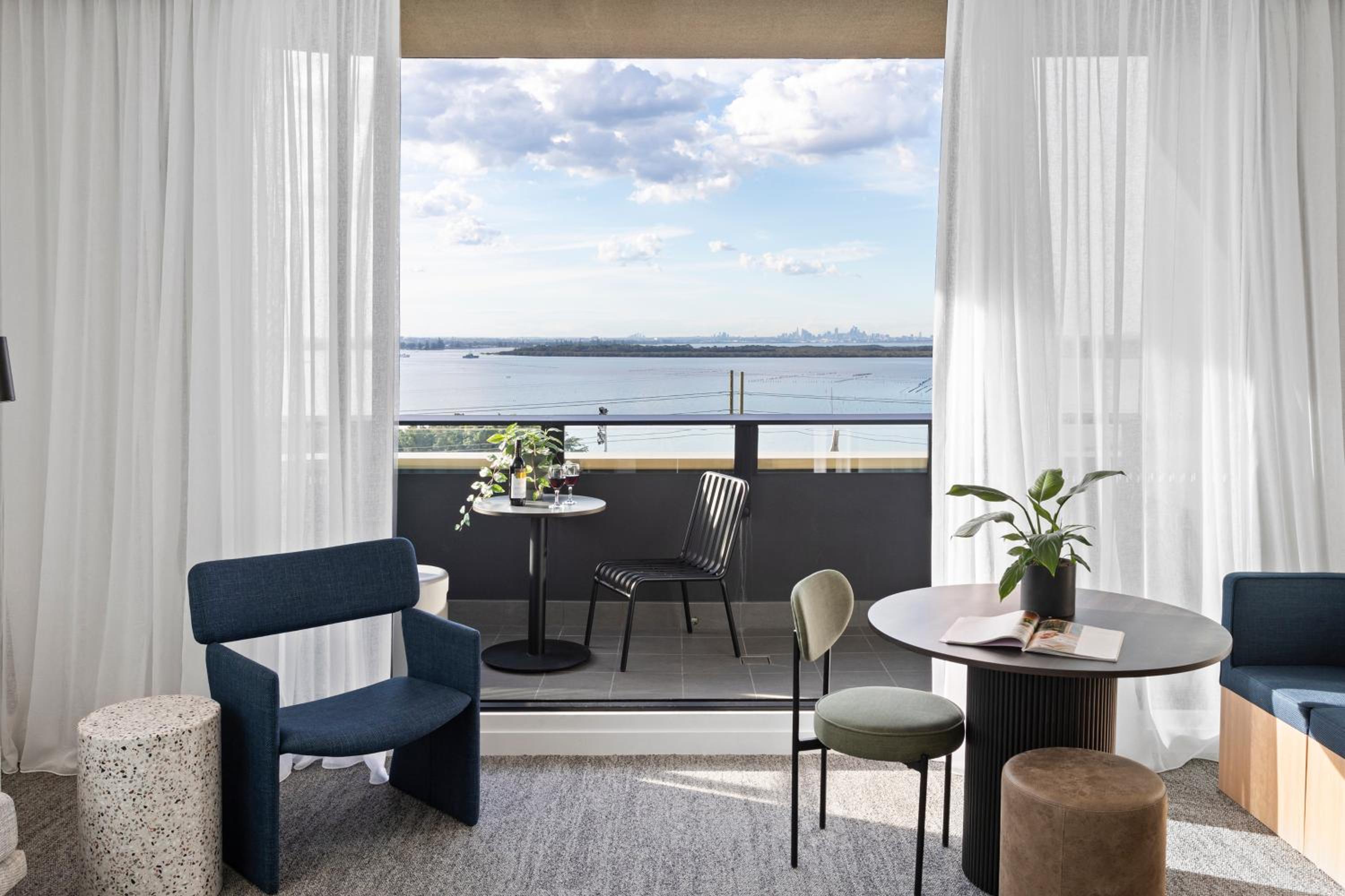 One-Bedroom Apartment with Bay View photo 2
