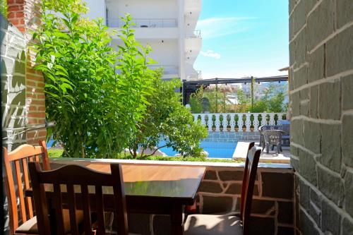 Triple Room with Pool View photo 1