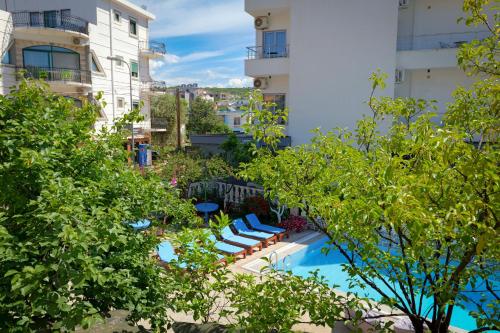 Apartment with Balcony photo 3